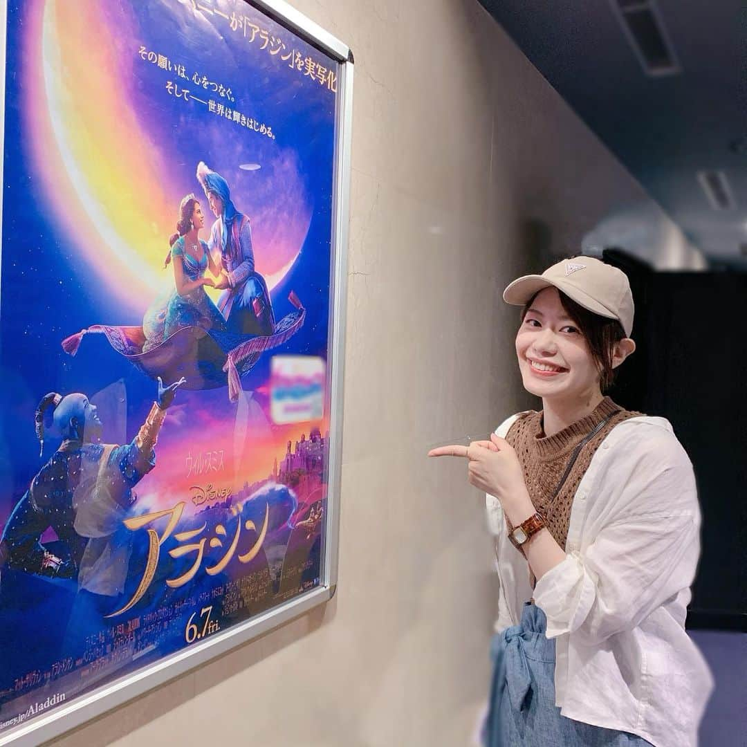 宇月颯さんのインスタグラム写真 - (宇月颯Instagram)「．﻿ ．﻿ 映画、実写版「アラジン」を見ました🕌🐪✨﻿ ﻿ 夢の国ディズニーのアニメをイメージして行ったら、度肝を抜かれました💦﻿ ファンタジーなのにリアルな人物の描写、感情や生い立ち、背景が見えて…﻿ 人間が演じるとなると夢の中のキャラクターが、一気にリアルな人間味ある共感出来る人物に感じたのは大人になったからでしょうか…(笑)﻿ 特にジャスミンの人物像が好み！！﻿ たくましい女性、素敵です！！﻿ そして演じられているNaomi Scottさん💎✨﻿ 綺麗で妖艶で心の内にある熱い情熱、全てが魅力的でファンになりました(⸝⸝⸝´ꇴ`⸝⸝⸝)💕﻿ あの演技と歌っている時の内から出てくるエネルギーに圧倒され、民族的なダンスも踊られていて素敵でした💙﻿ ﻿ 「美女と野獣」の実写版を見た時にも新曲の『ひそかな夢』に感動し、宝塚時代にミュージックパフォーマンスで歌わせてもらいましたが、今回のジャスミンの新曲『Speechless』にも大感動して、歌ってみたいなと思いました✩*॰¨̮﻿ 革命を起こすかのような歌にも感じたのですが、こういう歌好きなんですよねー。﻿ 革命家好きなのか…(笑)﻿ 楽曲アレンジもカッコよくて、座っているのにリズムをとりたくなってしまい、体が動き出しそうでした🧞‍♂️🎼🎺🥁🐒﻿ ﻿ もう一度「アラジン」見たいっ👸🏼🐅💕﻿ ﻿ #アラジン#aladdin#実写版#映画﻿ #naomiscott#ナオミスコットさん素敵すぎ☪︎*﻿ #ジャスミン#jasmine﻿ #スピーチレス#speechless﻿ #ジーニー#willsmith#ウィルスミスさん最高!!﻿ #髪の毛伸びて縛れるようになりました✩.*˚﻿ #持っていたお茶がジャスミン茶だったと気づき…﻿ #アブーが可愛すぎて♡﻿ #うちのアブーwww#愛猫#ソマリ#ポテ#cat﻿ #宇月颯#とし﻿ ﻿ ﻿ ﻿ ﻿」6月30日 22時07分 - hayate_uzuki_official