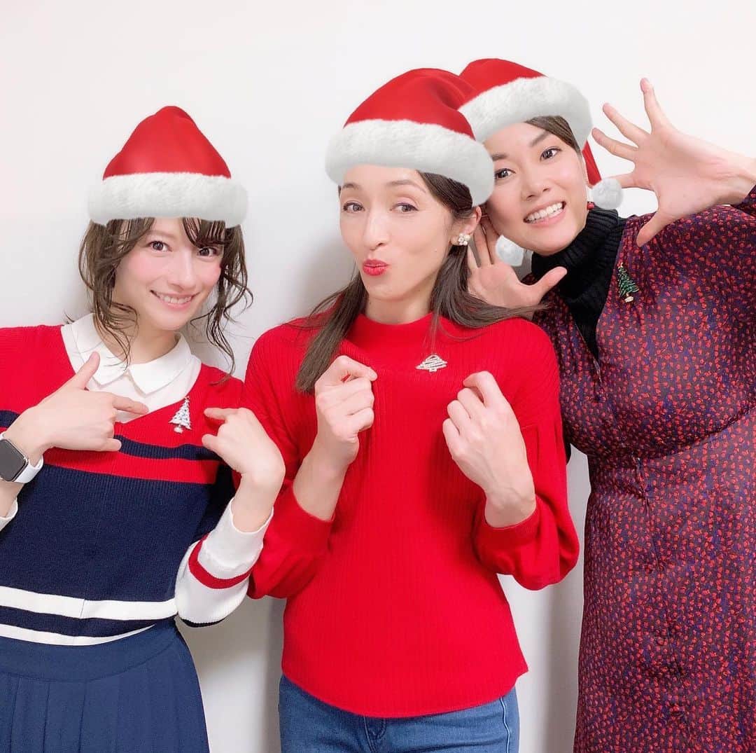 宮島咲良さんのインスタグラム写真 - (宮島咲良Instagram)「去年のクリスマスに撮ったものですが、大好きなお二人と撮ったお写真 ◡̈♡ Twitterには載せていたのですが、こちらにはアップしてなかったので！ 久々に会いたいですお二人！！ ご飯行きたいですお二人❤️❤️❤️ ㅤㅤㅤㅤㅤㅤㅤㅤㅤㅤㅤㅤㅤ #室伏由佳 さん #中川聴乃 さん #宮島咲良 #クリスマス #🎅」6月30日 22時16分 - sakura_miyajiman