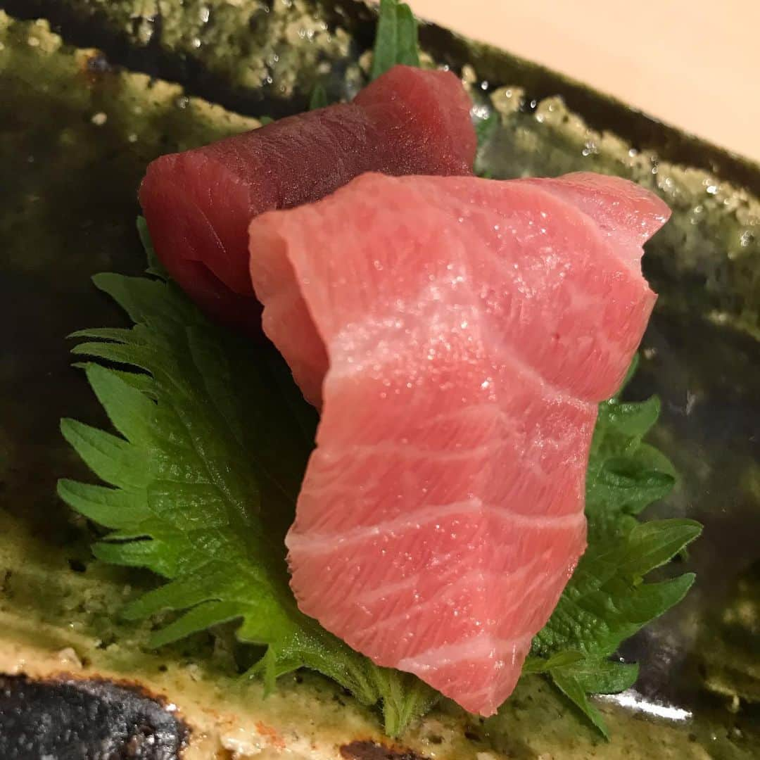 斉藤花奈さんのインスタグラム写真 - (斉藤花奈Instagram)「旬のものを、美味しく食べるって幸せだよね〜❤️ すし屋のやま田さんに🤗 積丹のウニを美味しく食べられる時期が一番好き( ^ω^ ) お通しでアワビの上にウニ〜❤️ コリっという食感とトロっととろけるウニは絶妙なバランス。  このお店は鰊のお寿司が美味しいよ！ . 北海道ならではだね〜 そだねー . #北海道 #道産子 #札幌 #積丹 #ウニ #うに #雲丹#お寿司 #すし屋のやま田 #えび #札幌インスタグラマー #food #食べるの好きな人と繋がりたい  #札幌グルメ #北海道グルメ #札幌女子 #PR #すすきの #すすきのグルメ #陸マイラー」6月30日 22時26分 - haruone21