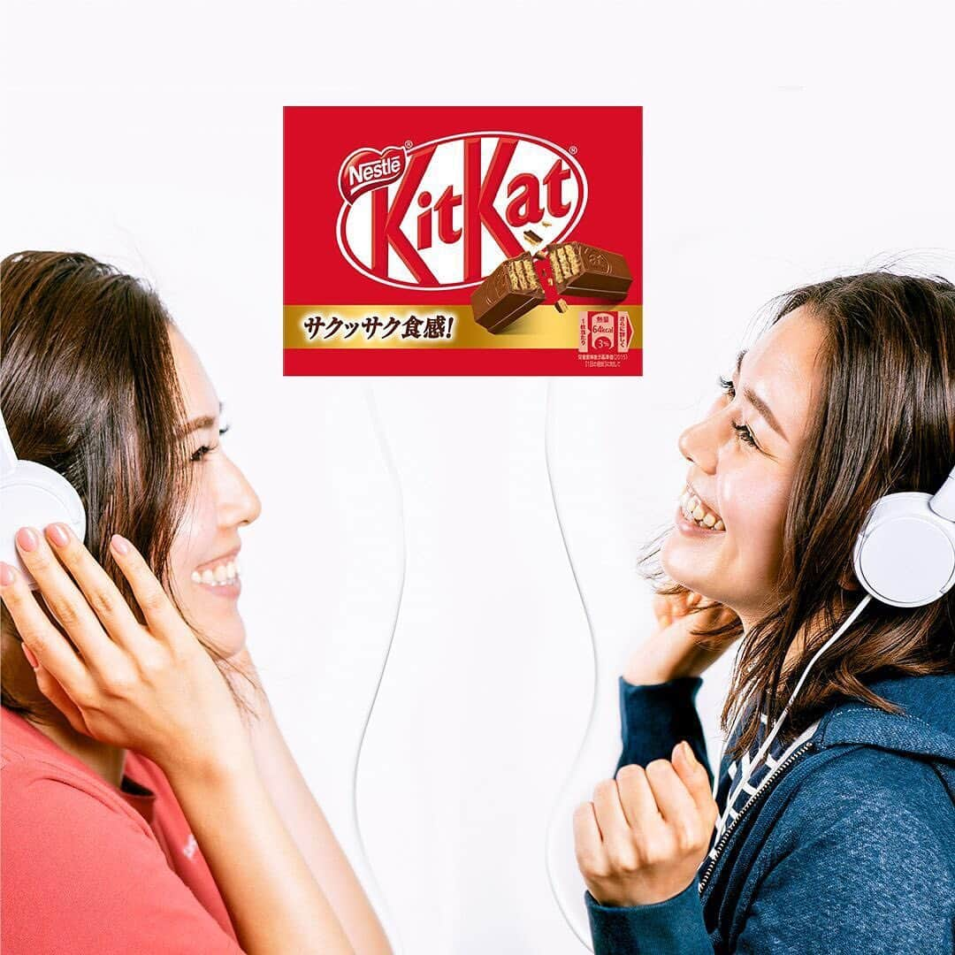 KITKAT Chocolatoryさんのインスタグラム写真 - (KITKAT ChocolatoryInstagram)「”Have a break,have a KitKat”﻿ 大好きな音楽に、大好きな”キットカット”を💕﻿ ﻿ ﻿ ﻿ #キットカット#おやつ#お菓子#スイーツ#チョコレート#チョコ#ミルクチョコ#チョコレート好き#チョコレート大好き#ヘッドフォン#音楽#リラックス#ブレイク#笑顔﻿ #kitkat#haveabreak#chocolate#sweets#킷캣#奇巧巧克力 #sunday」6月30日 22時48分 - kitkat_japan_official