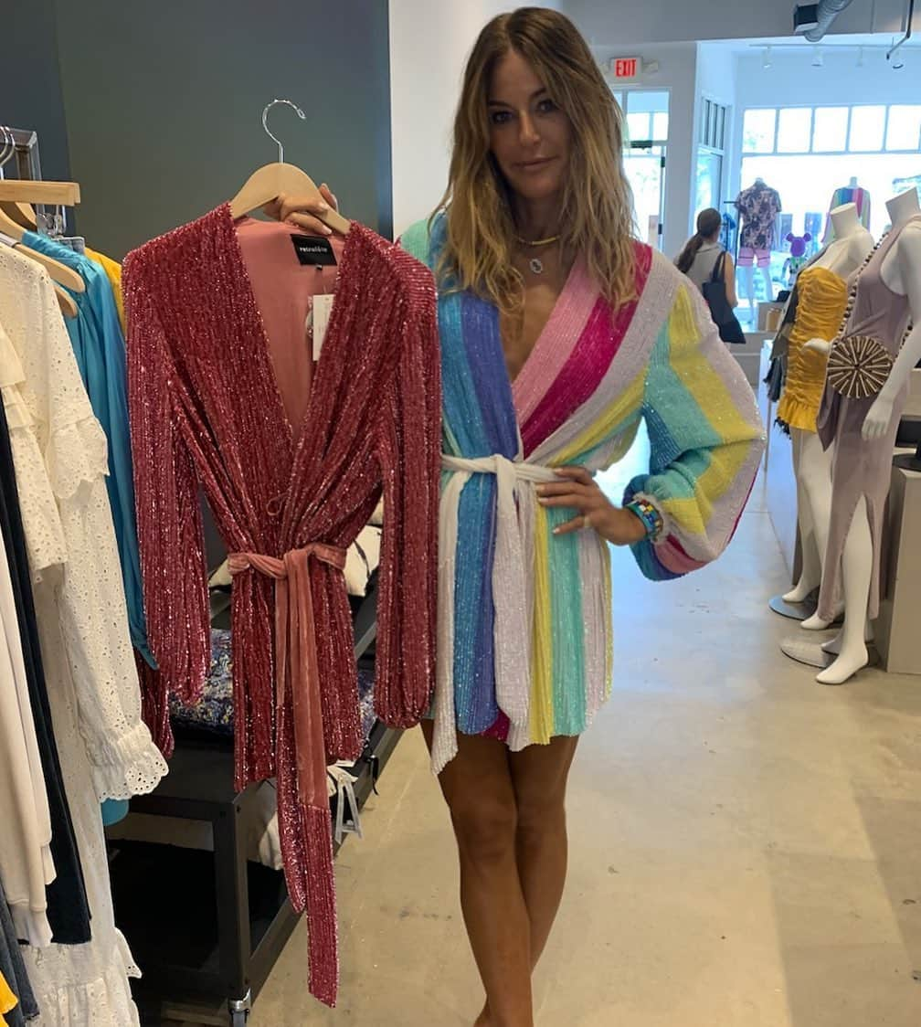 ケリー・キローレン・ベンサイモンさんのインスタグラム写真 - (ケリー・キローレン・ベンサイモンInstagram)「WHAT should I wear for #worldpride2019 ? Thinking of the rainbow from @retrofete @steven_dann  #worldpride2019 #ootd #fashionblogger #becauseofvogue #retrofete. Thank YOU everyone for sending me all of your beautiful and heartbreaking stories. I can’t even imagine the abuse, fear, and bullying any of you endured. I have been so fortunate to have so many friends from the #lgbtq🌈 community in my life. They have shaped me into who I am, pushed me to do things I would never think I could, helped me acclimate to the world of New York City from Rockford Illinois, and been such amazing co-parents and helped me rear and nurture my girls. I am so humbled by your strength and am ever impressed by your creativity and continuous love for beauty. Happy Happy #worldpride. Ill see you at the parade today #newyorkcity. I love you guys so much!!!! ❤️❤️❤️❤️❤️❤️」6月30日 22時41分 - kellybensimon