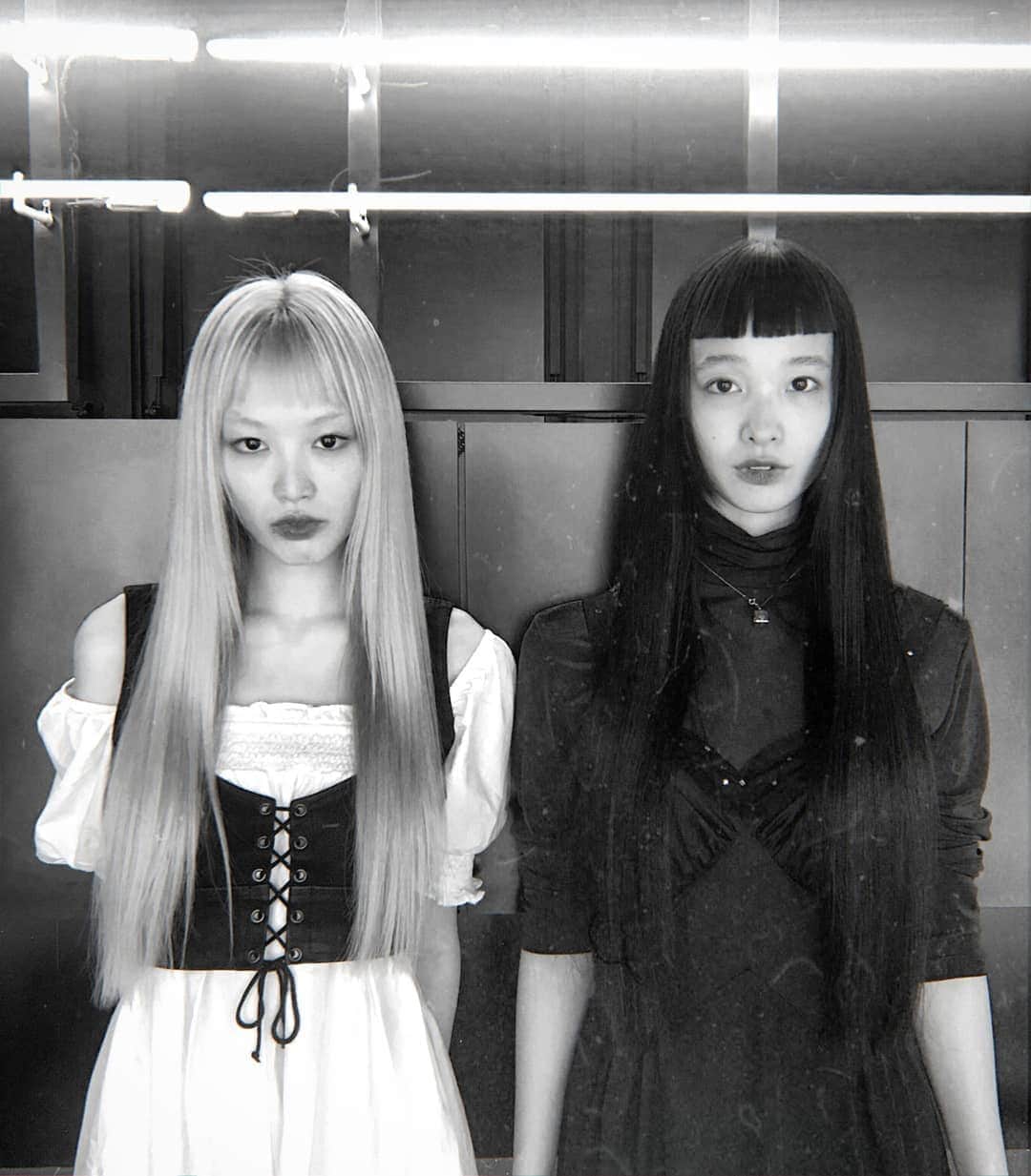フェルナンダ・リーのインスタグラム：「Also two weeks ago 😅 As usual, endless thanks to my saviour @yukimaru25 for having to fix the mess of others when it comes to my hair. Damage is inevitable with bleached hair, but a skilled colourist really makes a world of difference in minimising it. 〰️〰️〰️〰️〰️ 半月前 🤧 ーーー いつもの髪の毛を助けさせるな天使(@yukimaru25❣)に感謝します。 ブリーチのせいなダメージは余儀ないなのに(とくにアジアン毛) 上手な美容師さんを見に行ったらそのダメージは少なくなります。 とてもとても髪の毛の具合いの大事なポイントです❣」