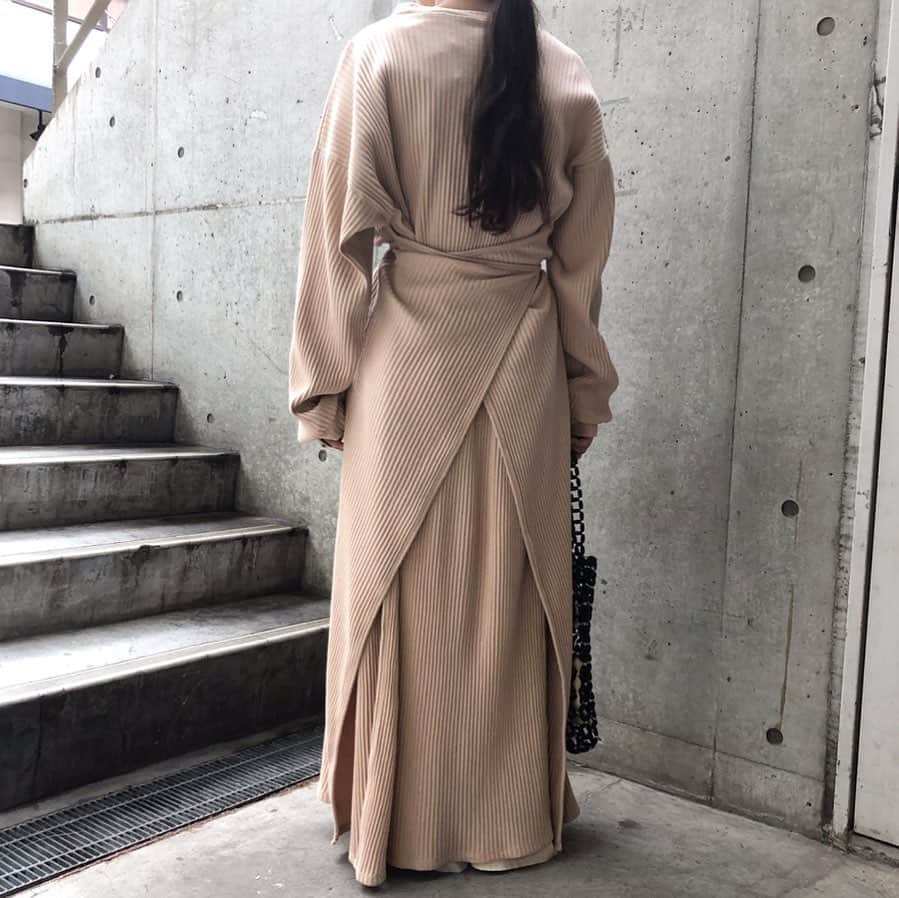 FREAK'S STORE渋谷さんのインスタグラム写真 - (FREAK'S STORE渋谷Instagram)「【 Lady's Styling 】﻿ ﻿ ﻿ ［ item ］﻿﻿﻿﻿ ﻿﻿﻿ Shaw Long Sleeve﻿ no.314-000-0017-0﻿ ¥27,000+tax / @baserangetokyo ﻿﻿ ﻿ model:  ueda(160cm) ﻿﻿﻿ ﻿ #baserange﻿ #freaksstore #freaksstore19ss ﻿﻿﻿ #freaksstore_shibuya_ladys」6月30日 22時56分 - freaksstore_shibuya