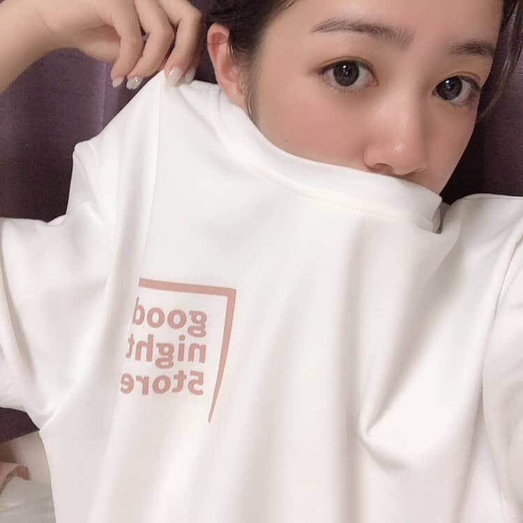 中嶋桃花さんのインスタグラム写真 - (中嶋桃花Instagram)「お風呂上がりはいつもこのTシャツ着てマッサージしたり、パソコンでYouTubeみたりしてるよ❤︎ ビックシルエットだから 彼のTシャツ借りました。みたいな感じでとっても可愛い💓  @beep_ss さんのだよ🍒」6月30日 22時54分 - momoka_nakajima