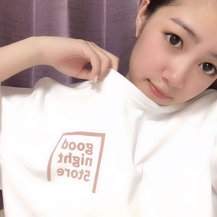 中嶋桃花さんのインスタグラム写真 - (中嶋桃花Instagram)「お風呂上がりはいつもこのTシャツ着てマッサージしたり、パソコンでYouTubeみたりしてるよ❤︎ ビックシルエットだから 彼のTシャツ借りました。みたいな感じでとっても可愛い💓  @beep_ss さんのだよ🍒」6月30日 22時54分 - momoka_nakajima