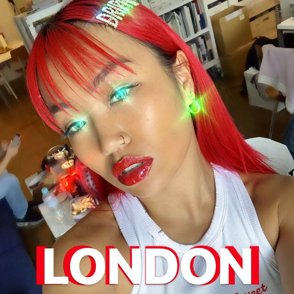 RIEHATAさんのインスタグラム写真 - (RIEHATAInstagram)「Hi LONDON🙌 any dope brand, vintage shop, cosmetics, cute cafe, etc...pls hit me up🙏❤️🇬🇧」6月30日 23時06分 - riehata