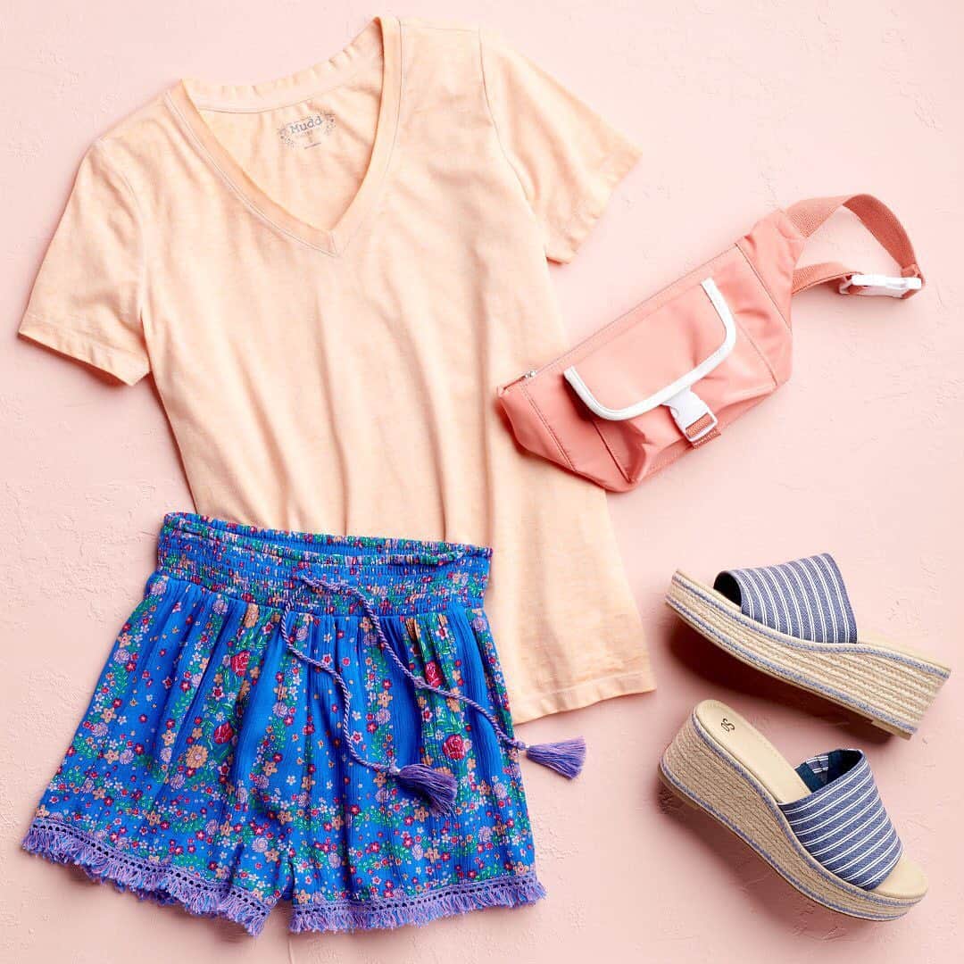 ロック&リパブリックのインスタグラム：「It’s #NationalOOTDDay! Show us your Sunday funday Kohl’s looks using the hashtags #KohlsFinds and #ootd. We’ll highlight some of our favorites tomorrow! #Kohls」