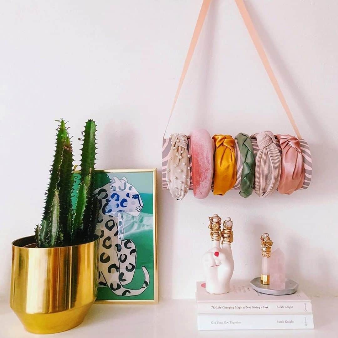 アクセサライズのインスタグラム：「When you're Accessorize-obsessed! 💓 Have you shopped our beautiful hair accessories collection yet? With ribbons, hairbands and clips in the hottest styles of the season, what are you waiting for? 📷 @loveisinthehairx_  Tap the link in the bio to shop now.  #Accessorize #Accessorizer」