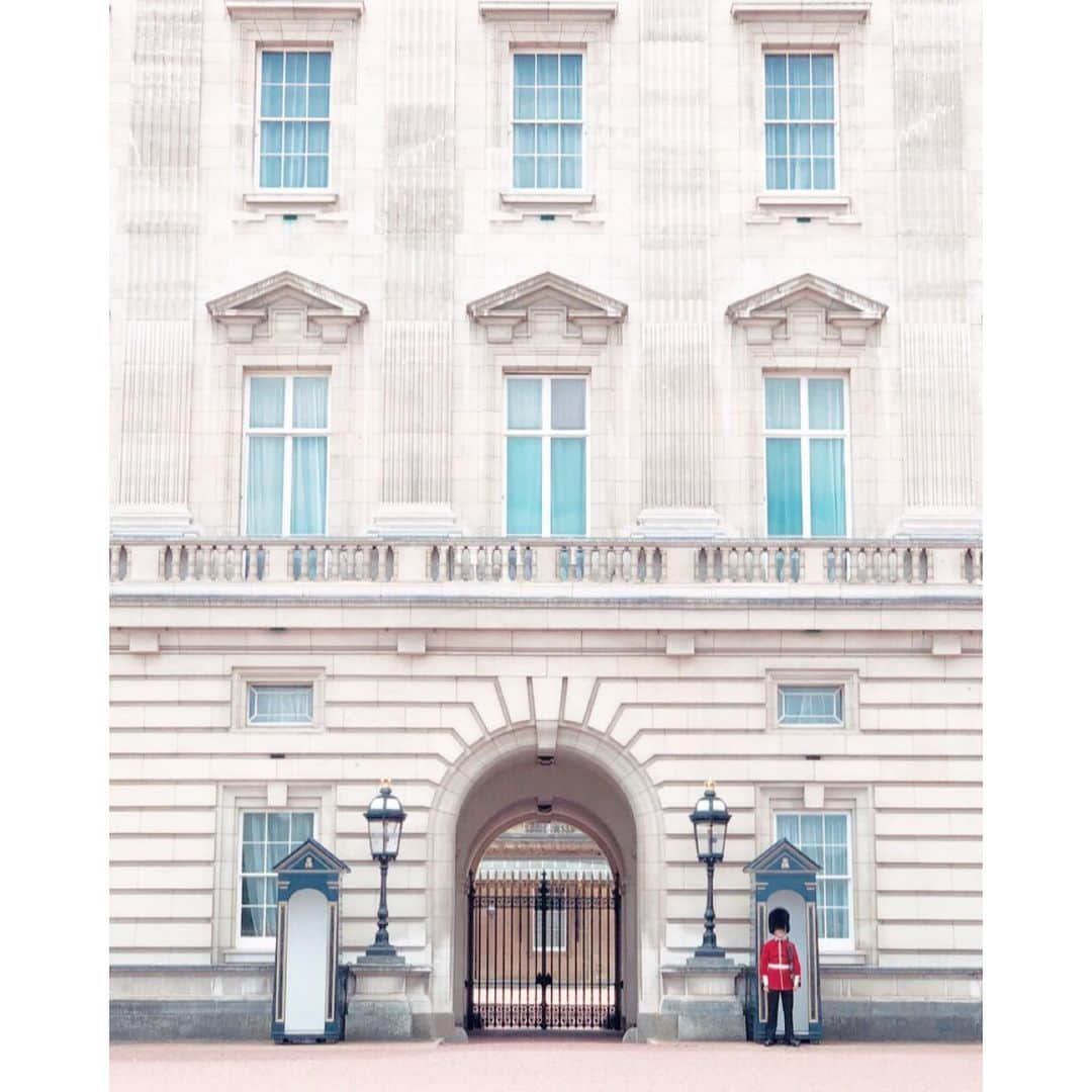 Eelco Roosのインスタグラム：「We are in London to watch the Red Sox play the Yankees. What a memorable game it was! Too bad the Sox lost, but we did see 30 runs come across the plate! Let’s get them tonight! #obligatorylondonpost #londonseries #gosox」