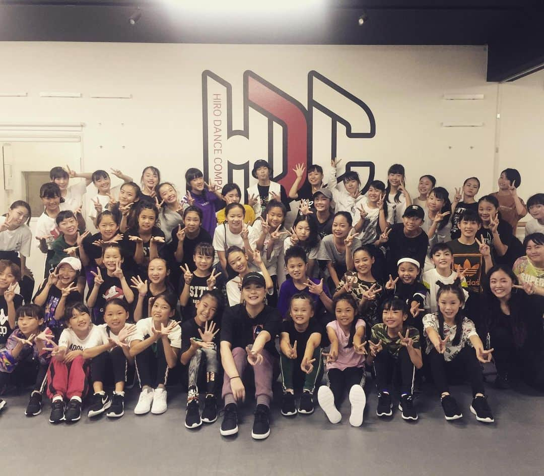 Miki Hirookaさんのインスタグラム写真 - (Miki HirookaInstagram)「2019.6.30 @hiro_dance_company MIKI workshop😎💋 久々にみんなと会えて嬉しかったー❗️ほんで楽しかったー✨ そして@urara111 アシストありがとう🤩助かりすぎた❤️ 最後にはみんなにお祝いまでしてもらって、嬉しかったーー❗️🤣🤣🤣気持ちは18ちゃい🎂え？ ありがとうー❤️ #hirodancecompany  #mikiws #mikihirooka #dance #ダンス #osaka #dancestudio #ありがとう」6月30日 23時08分 - miki_hirooka