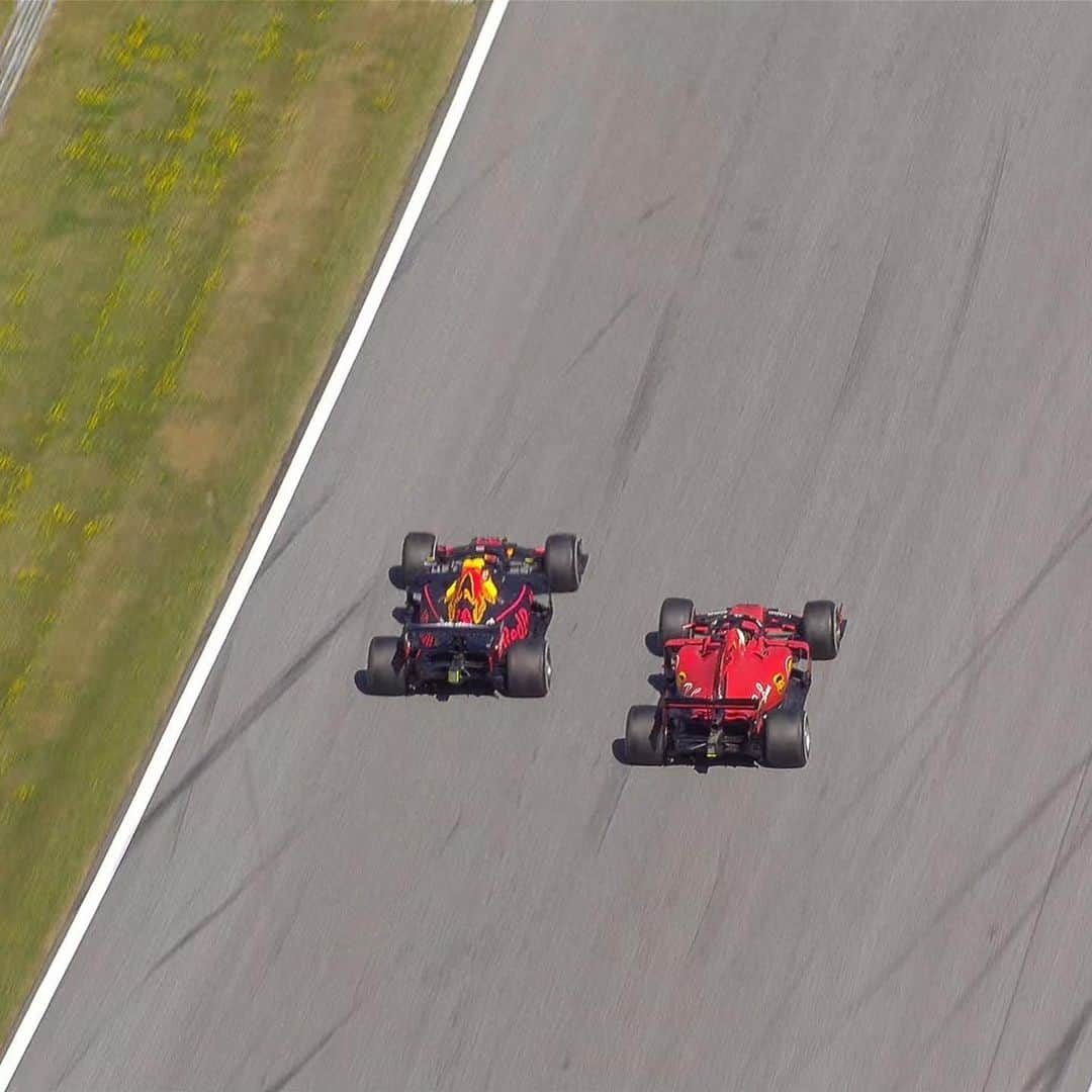F1さんのインスタグラム写真 - (F1Instagram)「MAX ATTACK!!! Verstappen gets past Vettel then Bottas and he’s back up to P2! . #F1 #Formula1 #AustrianGP #Verstappen #RedBull @maxverstappen1 @redbullracing」6月30日 23時22分 - f1
