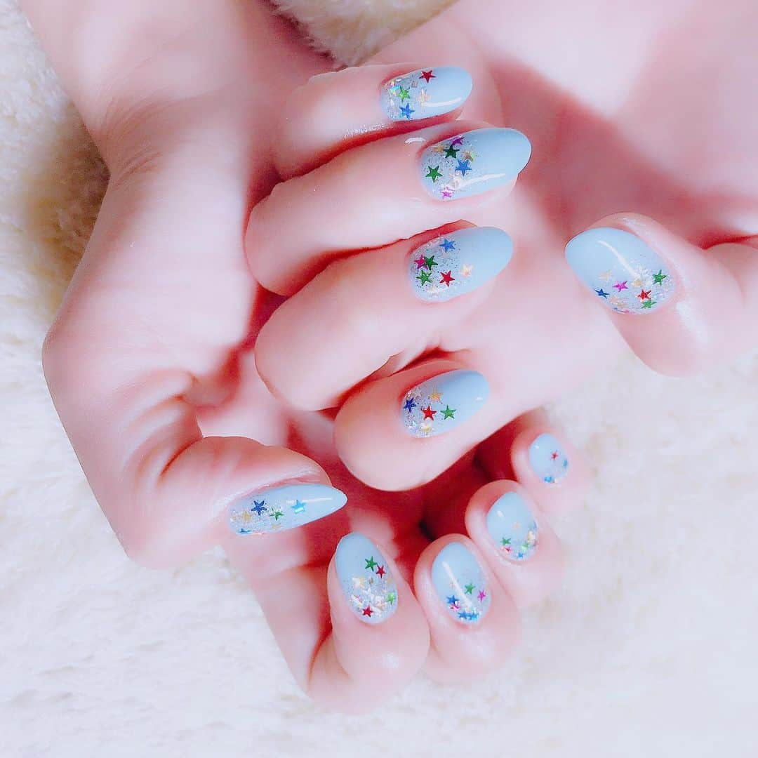 なかやまちえこさんのインスタグラム写真 - (なかやまちえこInstagram)「アイスブルー×カラフル #nail #nails #nailart #ネイル #美甲 #ネイルアート  #clou #nagel #ongle #ongles #unghia #japanesenailart #manucure #네일 #젤네일 #네일아트 #네일리스트 #japanesenails #manicurist #gelnails #アイスブルー #アイスブルーネイル #iceblue #icebluenails #silentsiren #ひな さん」6月30日 23時32分 - chiekonakayama