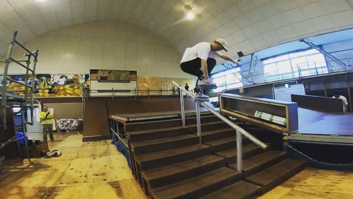 安床武士のインスタグラム：「2 combos!! 🎥 @suzuki_masahito 🙏 @goodskates_inc  @usdskates  @canamonroad_japan  @lzbn_official  @papasu1048  #niigataskatepark #新潟 #usdskates #usdaeon #aeon72 #goodskates  #papasu #senaramp #deeport #virusjapan #inlineskate #rollerblading #keeprolling #インラインスケート #ローラーブレード #takeshiyasutoko #安床武士 #LZBN #レール角度がなかなか腰にくる #木の床はわざと強めに着地して音を楽しむ」