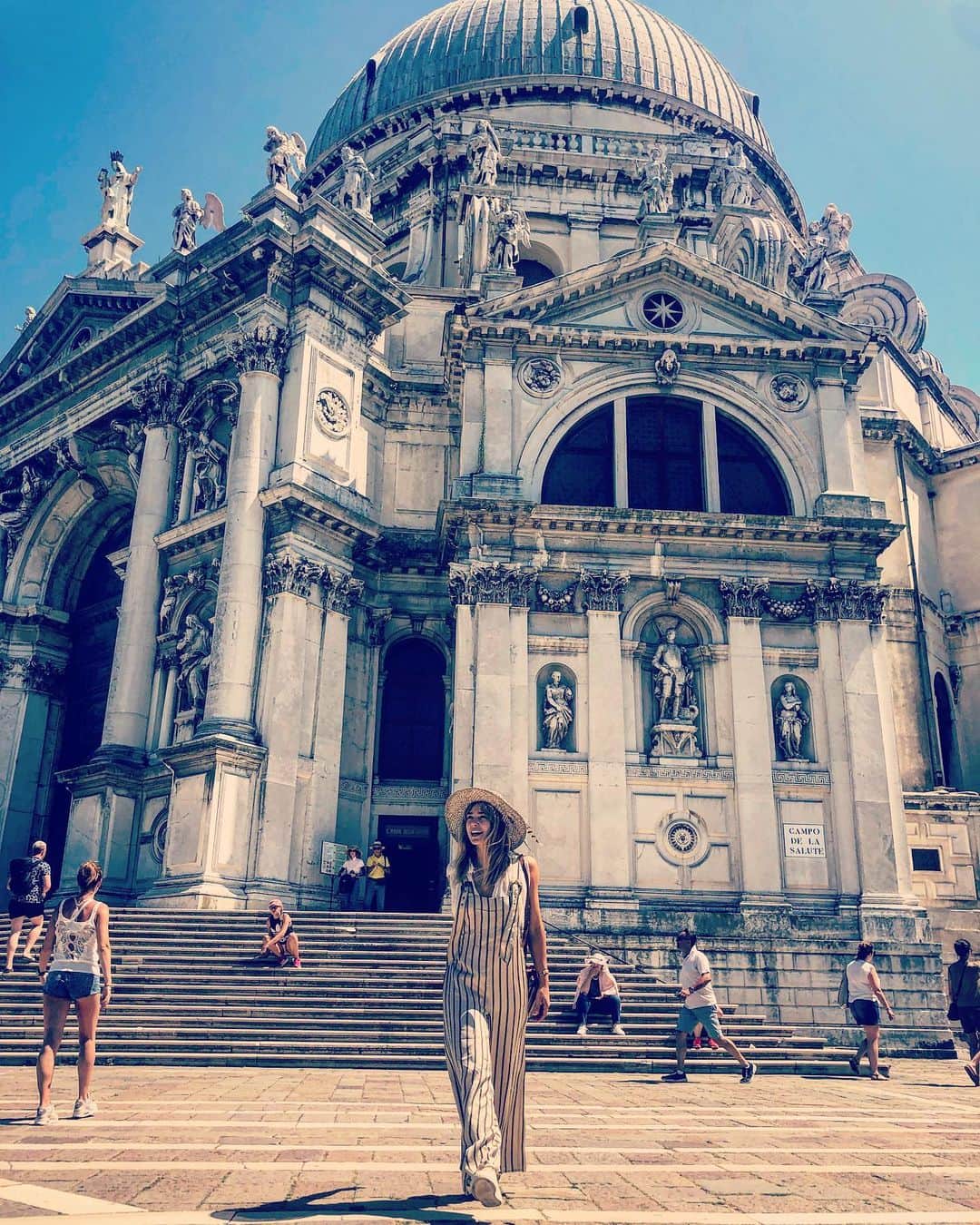アシュリー・ハートのインスタグラム：「Adventuring 🇮🇹」