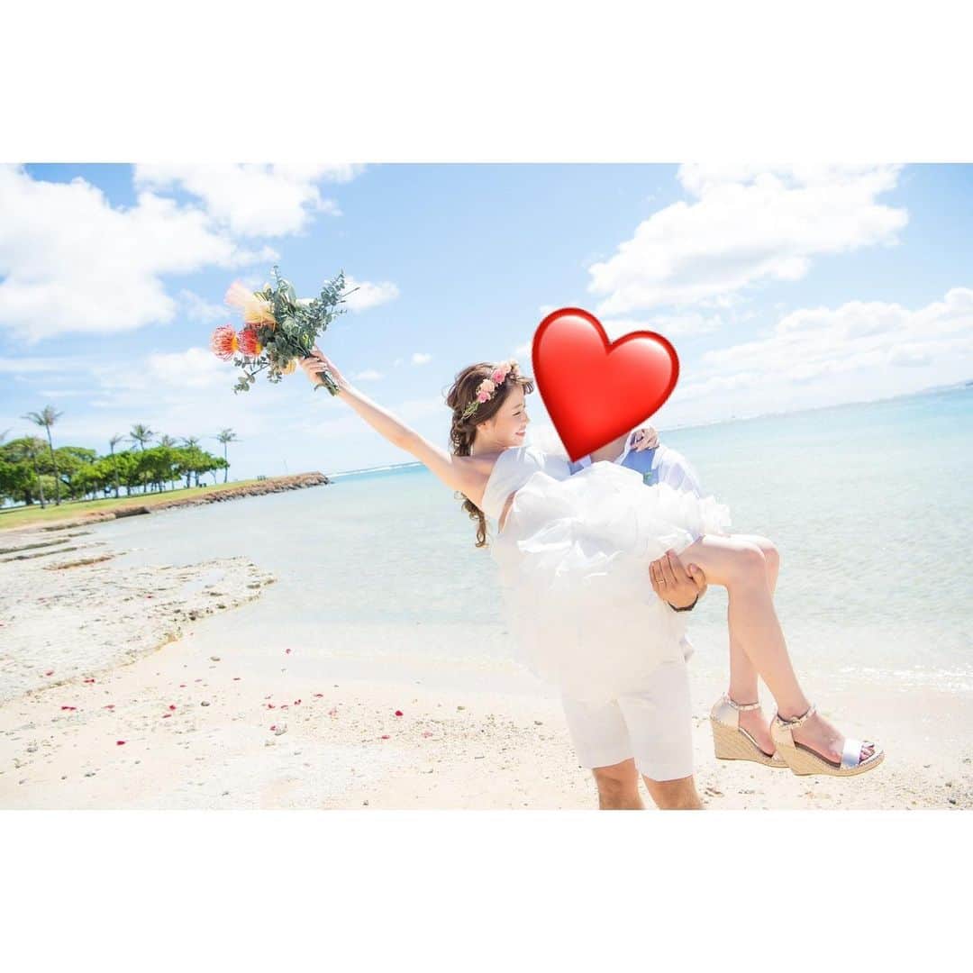 三宅るなのインスタグラム：「ハワイでの結婚式は ミニドレスにしました😍❣️ 日本で着る衣装はもう決まってるから、 ミニドレスがみんないいってことで 着る直前に決定😂👍🏼 #ハワイ挙式  #ハワイ #ハワイウェディング #ウェディング #ウェディング衣装 #ブライダルヘア」