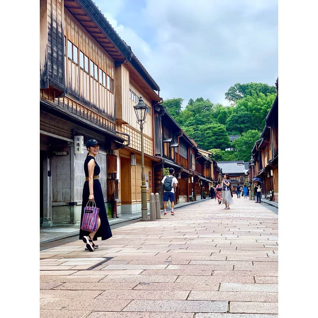 中田奈沙さんのインスタグラム写真 - (中田奈沙Instagram)「One day trip to Kanazawa✨ @maricha0901 と大人の遠足で 金沢へ日帰り旅❤️ まずは、重要伝統的建造物群保存地区 にも認定されている ひがし茶屋街へ🤗 * * #大人の遠足 #奈沙旅in金沢 * * #kanazawa #ishikawa #japan #trip #onedaytrip #me #instatrip #travel #instatravel #sightseeing #weekend #friday #walking #tgif #金沢 #石川 #北陸 #ひがし茶屋街 #観光 #東茶屋街 #散歩 #日帰り旅行 #日帰り #中田奈沙 #週末 #金曜日 #女子旅 #花金」6月30日 23時42分 - nasa_nakada