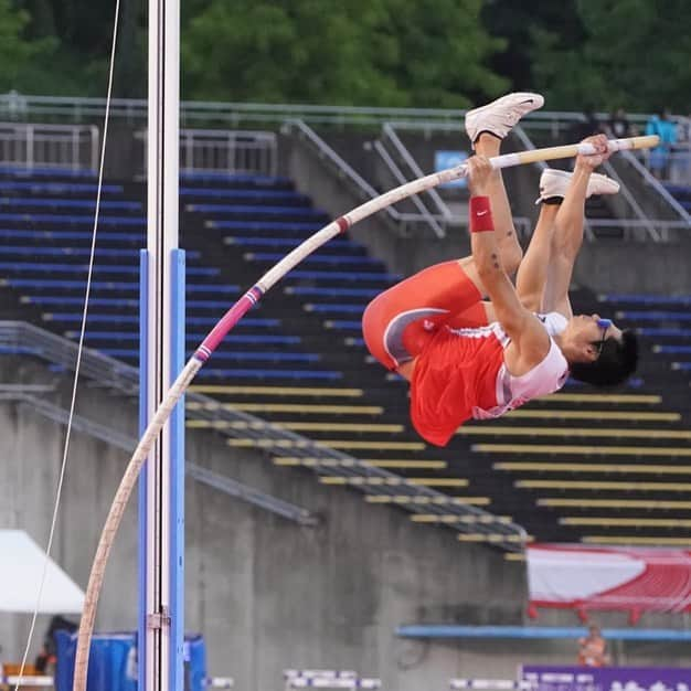 澤野大地さんのインスタグラム写真 - (澤野大地Instagram)「38歳での日本選手権は5m51で2位でした！あの気象条件を考えるとまぁまぁかな。状態が良いので、来週5m71跳びますね。お願いだから、晴れで追い風🙏 #日本選手権 #陸上 #polevault #JAAF #roadtodoha」6月30日 23時44分 - daichisawano