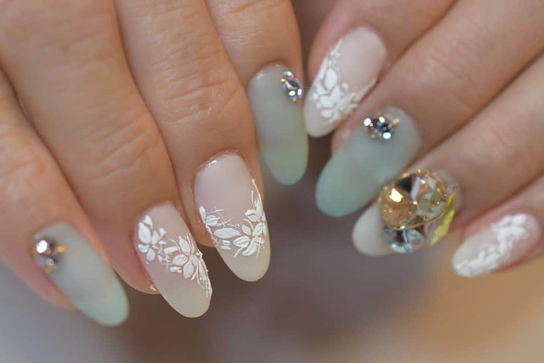 Yuka Maeda ::manicurelistのインスタグラム：「大阪市北区 梅田.中崎町.駅から徒歩7分🚶‍♀️ CADENAS nail eyelash  マツエクアカウント @cadenaseyelash LINE:@ cadenas 🆔検索🙋‍♀️ tel:06-4792-8617. cadenas.nail@gmail.com. . #ネイル #ネイルアート #ネイルデザイン #梅田ネイルサロン  #堂山町ネイル #大人ネイル  #フィルイン #ジェルネイル #jelnail #nails  #nailart #instagood #ワンカラー #大阪ネイルサロン  #上品ネイル #シンプルネイル  #ジェルデザイン #cadenas #カデナ #春ネイル #fashion #smile #love #美甲 #happy #newnails #loveit #手書きネイル #手書きアート」