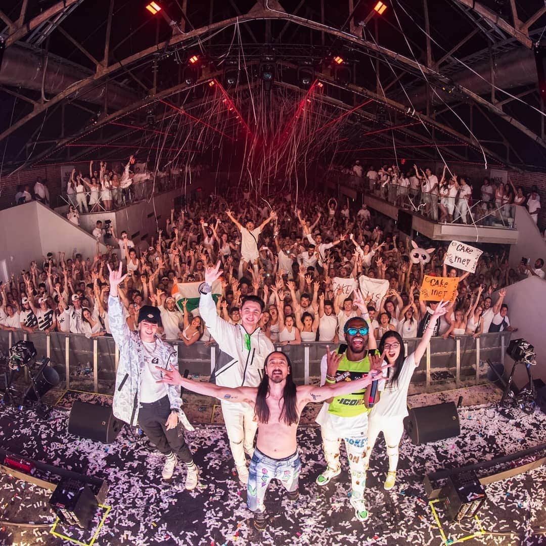 スティーヴ・アオキさんのインスタグラム写真 - (スティーヴ・アオキInstagram)「The @dimmak takeover in Montreal! Big hugs to @balenblanc & all the artists that joined us tonight!」7月1日 0時16分 - steveaoki
