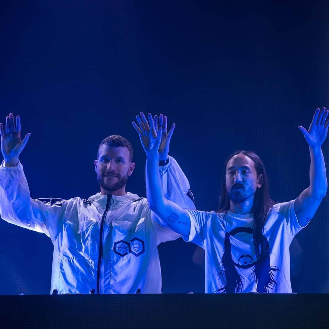 スティーヴ・アオキさんのインスタグラム写真 - (スティーヴ・アオキInstagram)「The @dimmak takeover in Montreal! Big hugs to @balenblanc & all the artists that joined us tonight!」7月1日 0時16分 - steveaoki