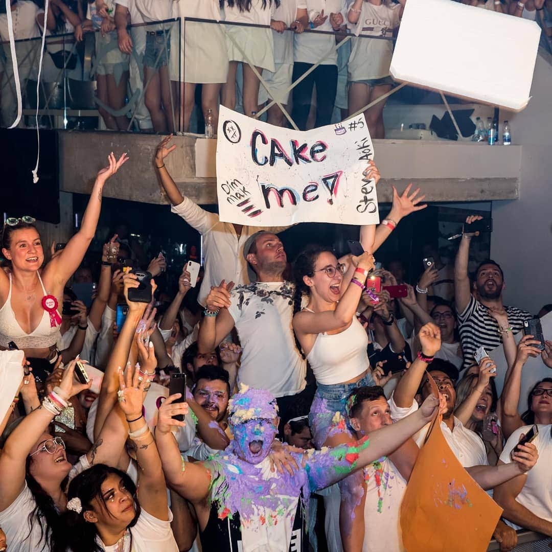 スティーヴ・アオキさんのインスタグラム写真 - (スティーヴ・アオキInstagram)「The @dimmak takeover in Montreal! Big hugs to @balenblanc & all the artists that joined us tonight!」7月1日 0時16分 - steveaoki
