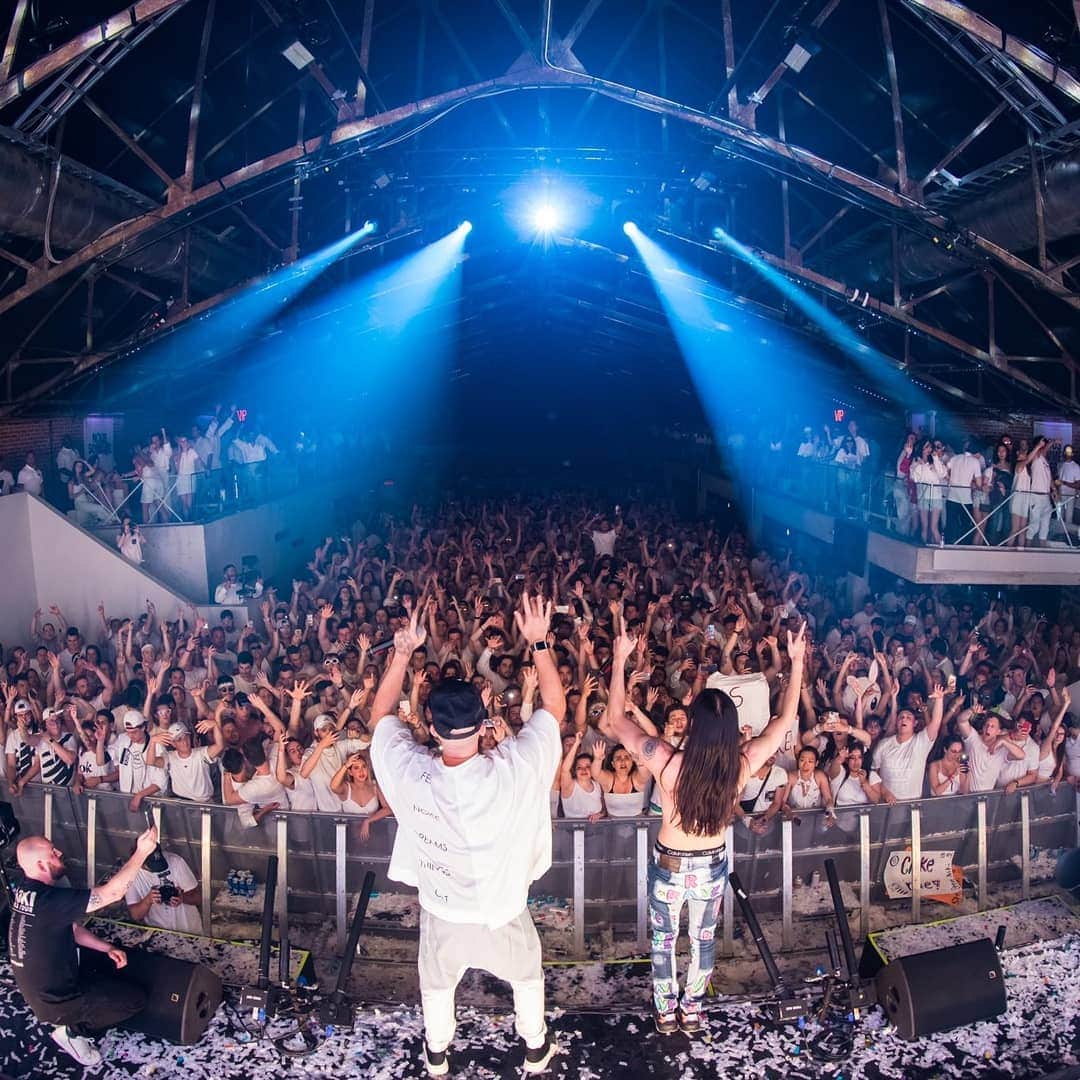 スティーヴ・アオキさんのインスタグラム写真 - (スティーヴ・アオキInstagram)「The @dimmak takeover in Montreal! Big hugs to @balenblanc & all the artists that joined us tonight!」7月1日 0時16分 - steveaoki