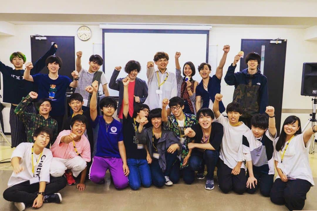 Tokyo School of Music&danceさんのインスタグラム写真 - (Tokyo School of Music&danceInstagram)「‪6/29(土)〜30(日)、 ‪"ミュージシャン強化合宿"を開催しました‼️🎸🥁✨‬ . ‪レクリエーションに始まり、レッスン三昧&BBQ、 最後はみんなでアンサンブル大会…と、盛り沢山の2日間でした！♪🥳🥳 . ご参加いただいたみなさん、講師の先生方、在校生スタッフのみなさん、本当にありがとうございました！🤩💡✨ 今回の2日間が、みなさんのバンド活動やミュージシャンLIFEにとって、ひとつの良いきっかけになったら嬉しいです🙏✨ . ‪今回参加いただいたみなさんも、残念ながらお越しいただけなかった方も、 次回のMyスクールやTSMサマーキャンプでまたぜひお待ちしております！👍‬👍 お疲れ様でした〜‼️👏✨✨ . ♬*.+゜ ‪#TSM #東京スクールオブミュージックandダンス専門学校 #東京スクールオブミュージック #ミュージシャン #musician #キャンプ #camp #合宿 #オープンキャンパス‬ #楽器 #音楽 #music」7月1日 0時24分 - tsm_musicdance