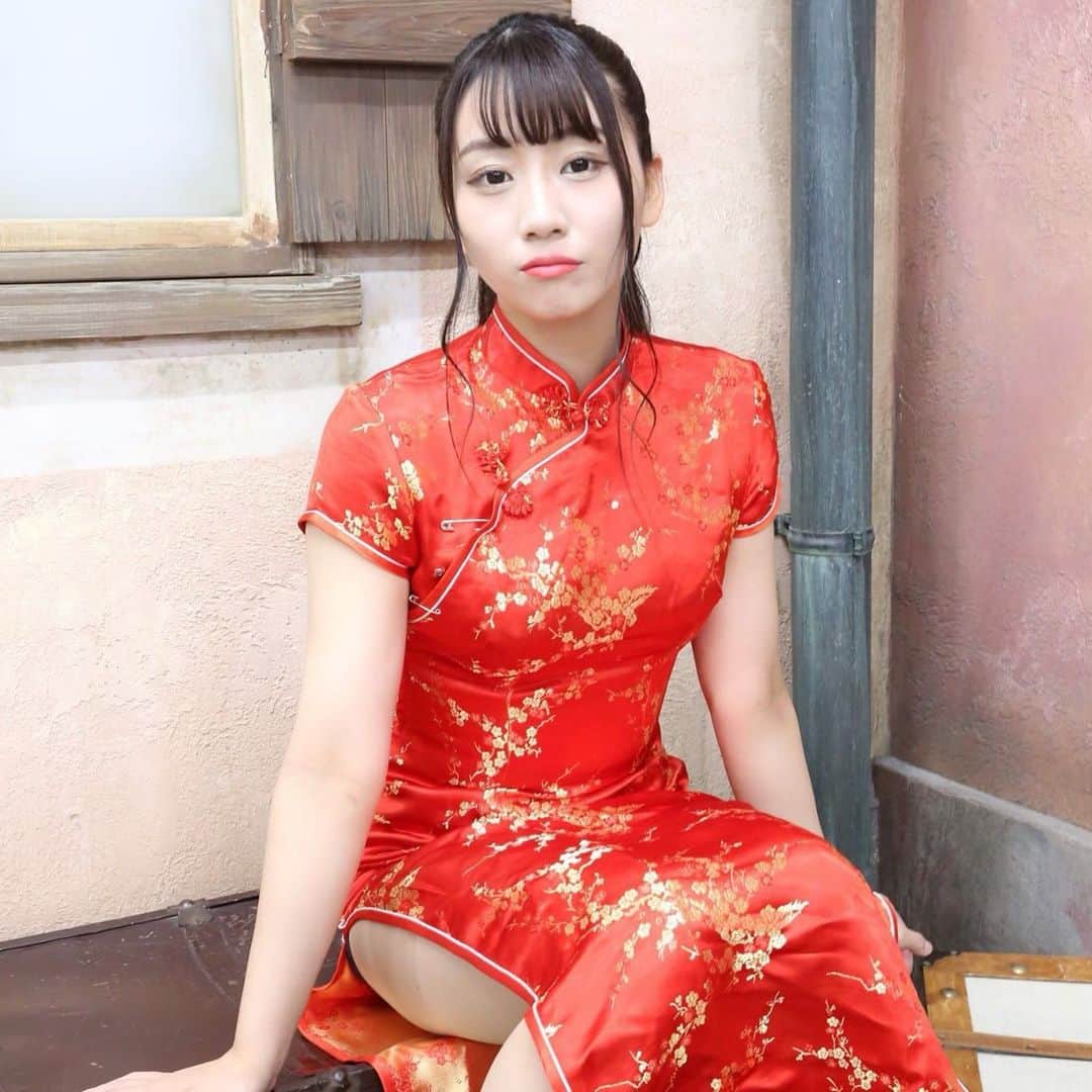 楠木まゆさんのインスタグラム写真 - (楠木まゆInstagram)「… なんか文句ある？  #❤️ #👲 #china #dress #red #安全ピンは見なかったことにして」7月1日 0時23分 - kusunoki__mayu