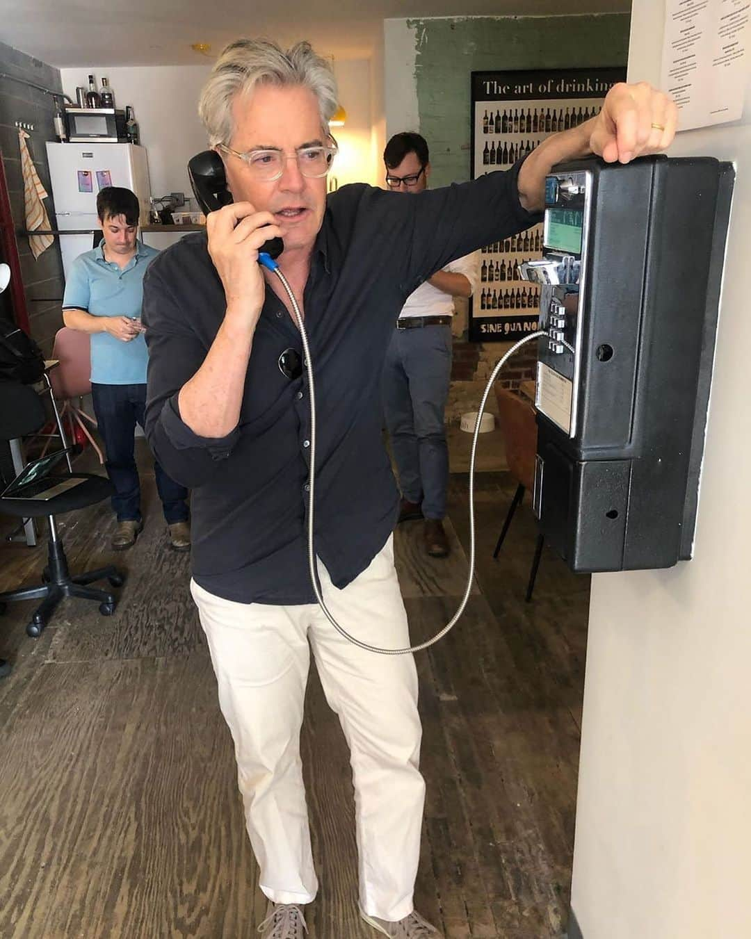 カイル・マクラクランさんのインスタグラム写真 - (カイル・マクラクランInstagram)「Why am I on the phone? Wrong answers only ⤵️☎️ 📸: @eviltwinbrewingnyc」7月1日 0時28分 - kyle_maclachlan