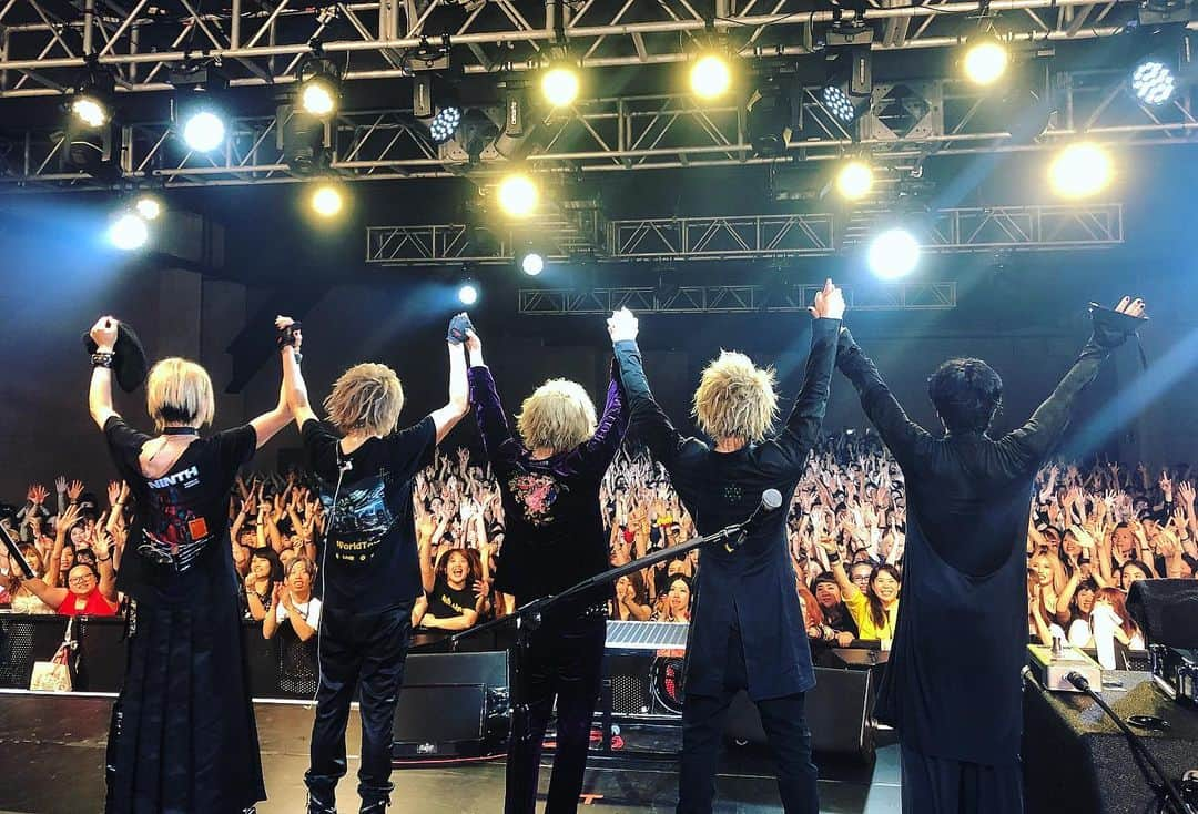 戒さんのインスタグラム写真 - (戒Instagram)「素敵なツアーをありがとう😊  #theGazettE #RUKI #麗 #葵 #REITA #戒 #6人目のメンバーへ…」7月1日 0時30分 - gazette_kai_