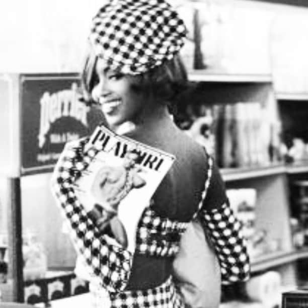 カリーヌ・ロワトフェルドのインスタグラム：「ALAIA and TATI, collaboration, 30 years ago @Naomi」