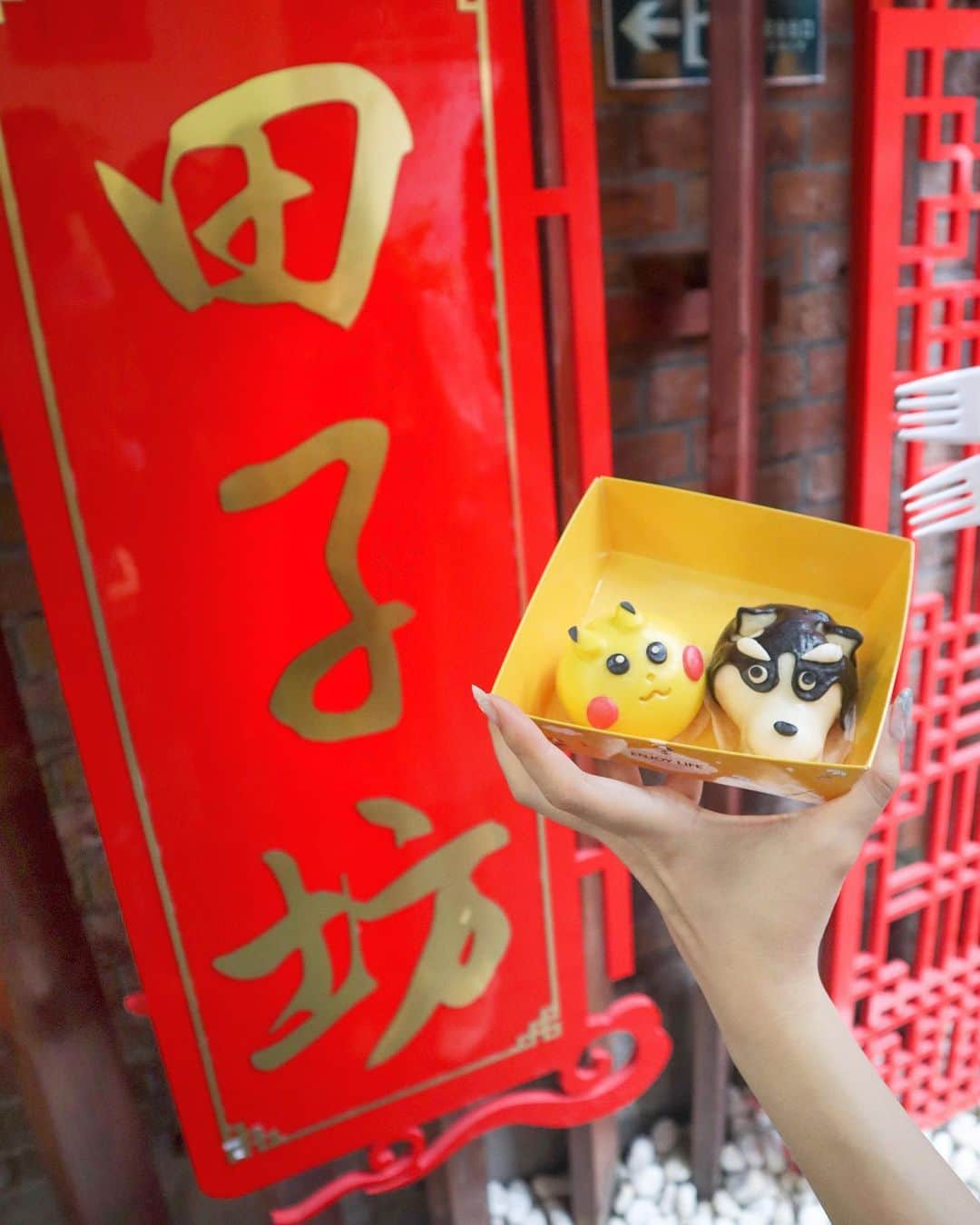 中島絢乃さんのインスタグラム写真 - (中島絢乃Instagram)「🇨🇳💫🐶﻿ ﻿ ﻿ あの一瞬のストーリーで﻿ 場所を当てた子がいてびっくり！！！😳💭✨﻿ さすがだね！！！😍👏🔥﻿ ﻿ ﻿ ﻿ ﻿ そう！！﻿ #上海 の#田子坊 でした！😊💕✈️🏮﻿ ﻿ #ピカチュウ の飲茶？肉まん？クリームマン？﻿ 見つけて取り急ぎ買ったよの図😊💕💕笑﻿ ﻿ ﻿ ﻿ ﻿ ﻿ 載せたいことはもうたくさんあるんだけど、﻿ 本当に体力使い果たしたので寝ます！！﻿ 脳が停止してる！🧠笑 ﻿ 明日は、私の七夕の願いをひとつ叶えるよ😊💫🎋﻿ おやすみーっ！✨ ﻿ ❤︎❤︎❤︎❤︎❤︎❤︎❤︎❤︎❤︎❤︎❤︎❤︎❤︎❤︎❤︎﻿ #中島絢乃的上海🇨🇳」7月1日 0時50分 - nakajima_ayano