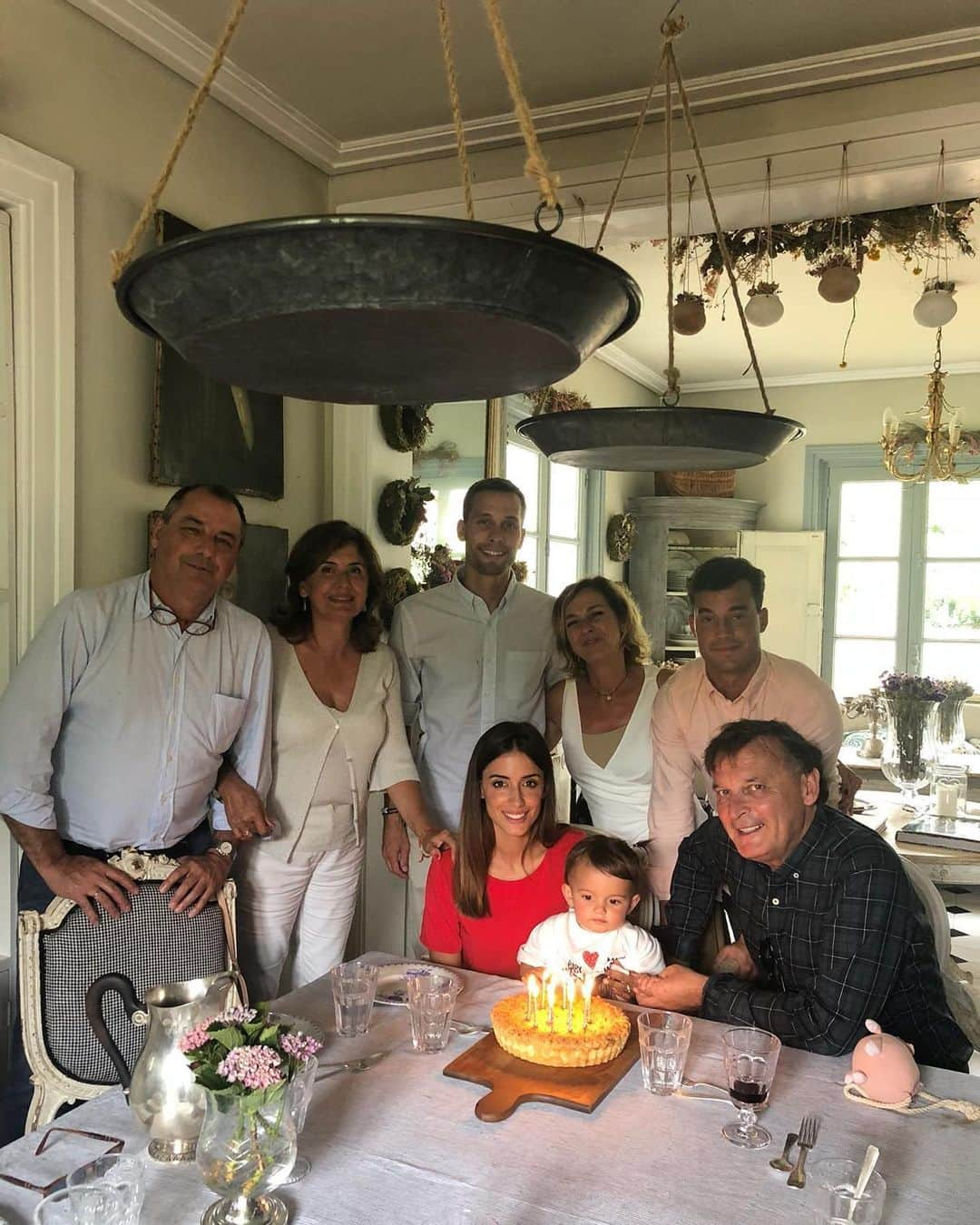 セルヒオ・カナレスさんのインスタグラム写真 - (セルヒオ・カナレスInstagram)「Despidiendo las vacaciones 😍!! #familia #cumpleGelo #cumpleCris . Muchas gracias @federicaandco 😊😘」7月1日 0時50分 - sergiocanalesoficial