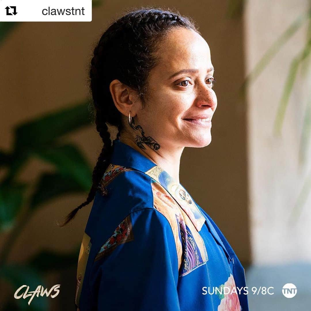 ジュディ・レイエスさんのインスタグラム写真 - (ジュディ・レイエスInstagram)「#Repost @clawstnt with @get_repost ・・・ Unapologetic in their truth ❤️🧡💛💚💙 #Pride #PrideMonth #ClawsTNT」7月1日 0時53分 - itisijudyreyes1