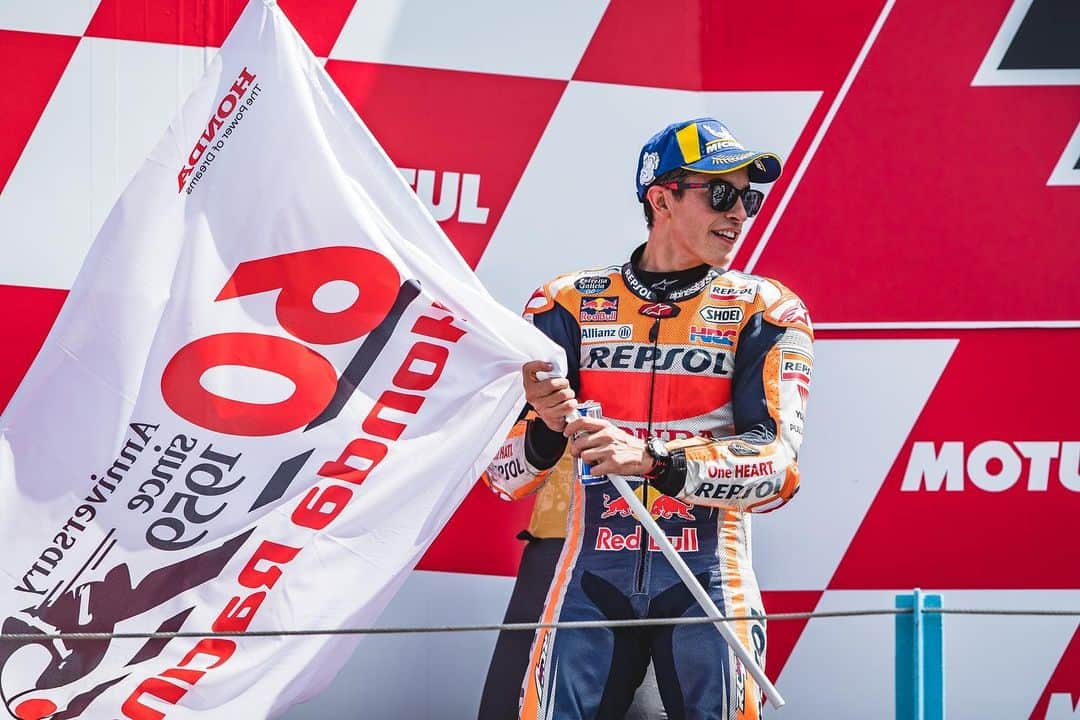 レプソル・ホンダのインスタグラム：「44 points in the lead 💪 ⠀⠀⠀⠀⠀⠀⠀⠀⠀ #HondaRacing60th」
