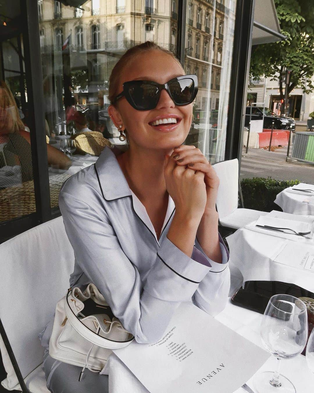 ロミー・ストリドさんのインスタグラム写真 - (ロミー・ストリドInstagram)「When the food arrived vs when im hangry, and waiting to order 🍝」7月1日 0時57分 - romeestrijd