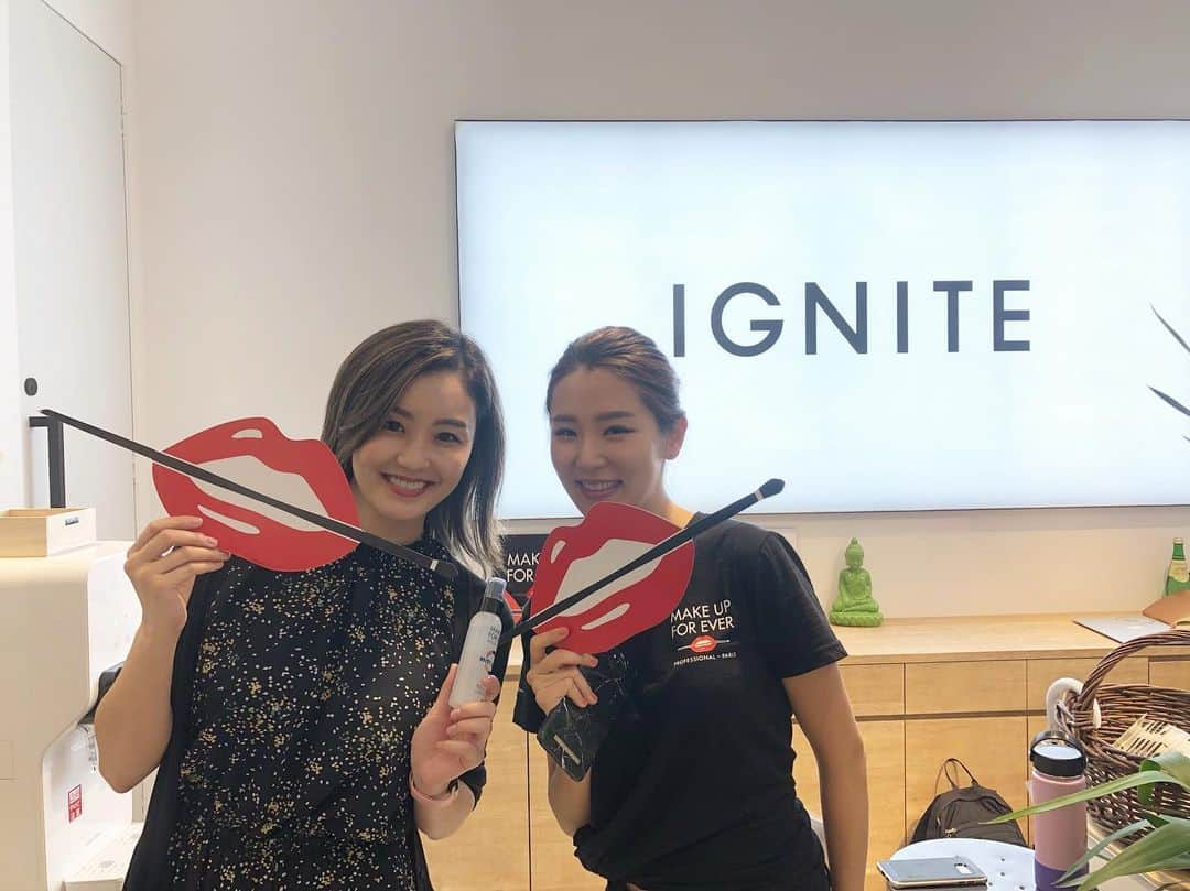 佐藤仁美のインスタグラム：「-👄- MAKE UP FOREVER × IGNITE YOGA  Fix & Mist 汗をかいてもメイクが落ちにくいし、ブレない。 この夏は必須だなー！  ーMAKE UP FOREVER @makeupforeverjp  @makeupforeverofficial ーIGNITE YOGA 神宮前スタジオ @igniteliving  @jurikooo ・ ・ #makeup #makeupforever  #igniteyoga  #cosmetics  #omotesando  #japan #paris  #メイクアップフォーエバー」