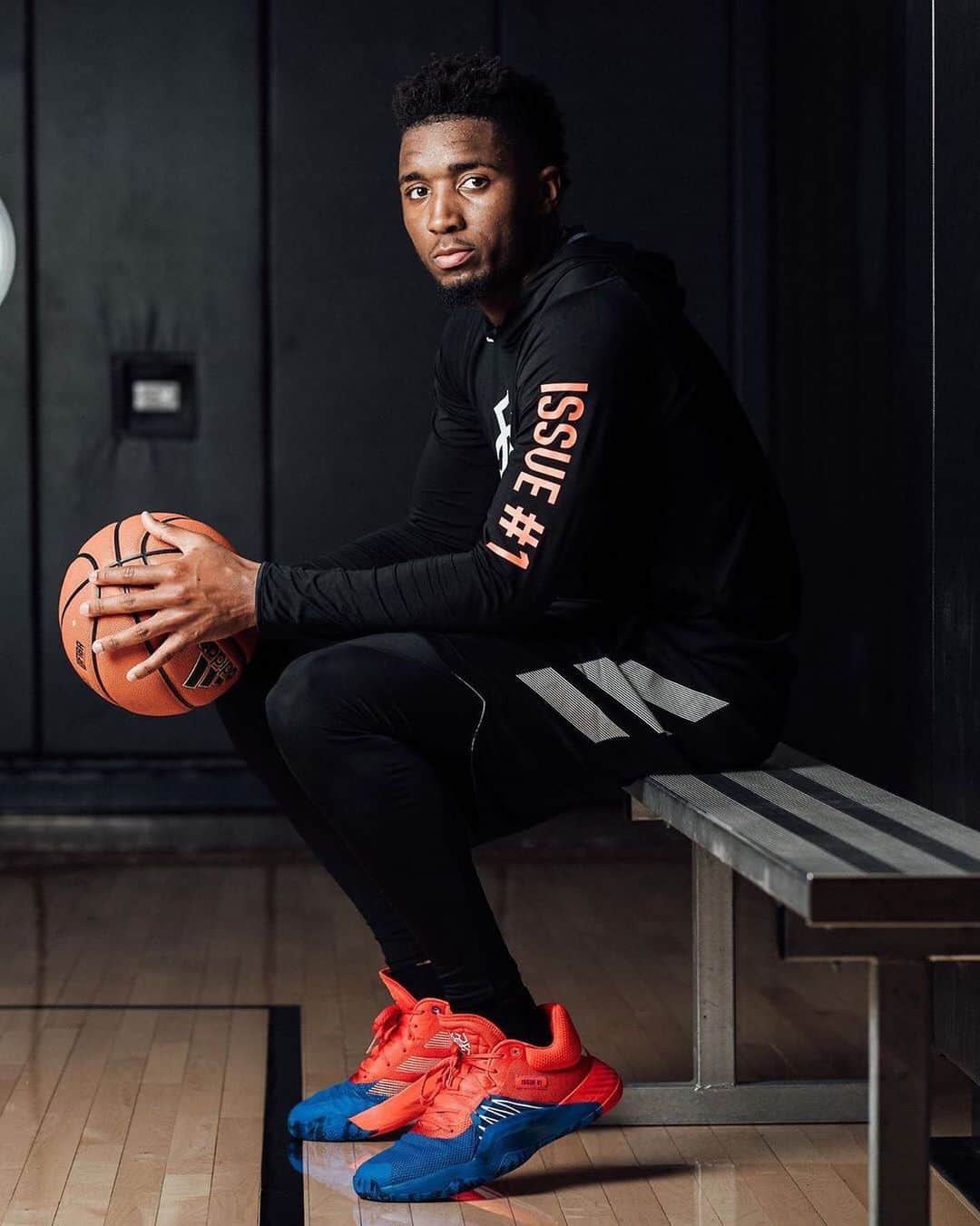 adidas Italiaさんのインスタグラム写真 - (adidas ItaliaInstagram)「"Questa scarpa rappresenta il motto Determination Over Negativity. Voglio che le persone la indossino per quello che rappresenta". D.O.N. ISSUE #1, disponibile da domani. #DONISSUE1 @marvel #Basketball #adidasBasketball #Spida #DonovanMitchell」7月1日 1時01分 - adidasita