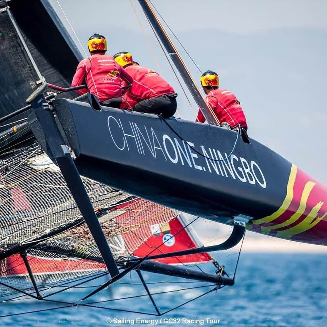 フー・ビンさんのインスタグラム写真 - (フー・ビンInstagram)「Final day at the Marina de Lagos for the @gc32racingtour ! Last visit to the ChinaOne Ningbo team during their warmup perhaps will cheer them up nicely for the final rounds of the competition. Good luck to all teams! You are all champions!  #hubing #lifestyle #ChinaOneNingbo #GC32RacingTour #lagos #yachts #sailing  #luxurylifestyle #후빙#胡兵 #フービン #胡兵时尚观点 #胡兵全球Go  #fashiontrip #fashion #fashionicon #fashionindustry  #actor #chineseactor #chinesemodel #asianactor #menswear #mensstyle」7月1日 1時05分 - hubing