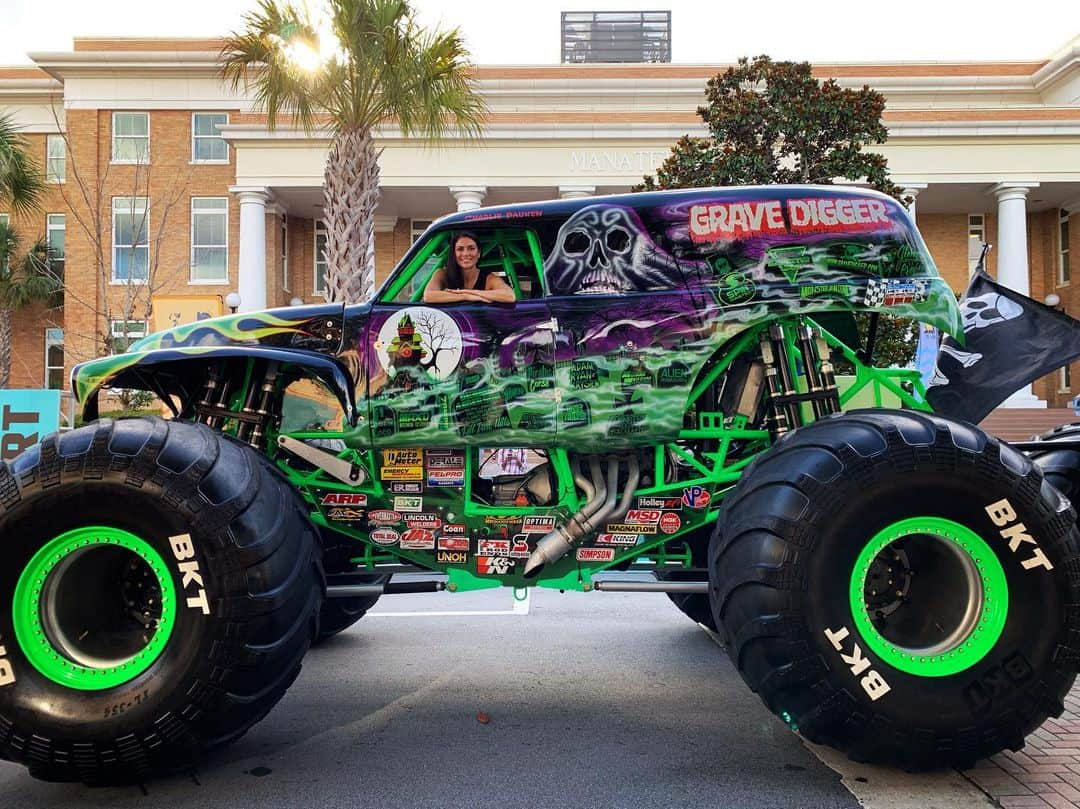 ジェニー・デルさんのインスタグラム写真 - (ジェニー・デルInstagram)「‪Pull two @monsterjam trucks? EASY! @theworldsstrongestman gets underway TODAY! It’s Group 1’s quest for The #WSM Final, featuring defending champion 🏆 , Hafþór Júlíus Björnsson- @thorbjornsson- The Mountain, from #GameOfThrones! The World Strongest Man starts TODAY at 1pm ET on #CBS! #GraveDigger」7月1日 1時28分 - jennydell_