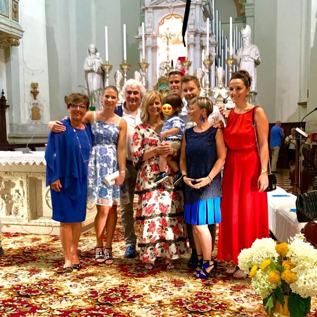 ロレンツォ・クリセティグのインスタグラム：「Battesimo Cesare😍😊 #battesimo #family #udine #sunday #sunnyday」