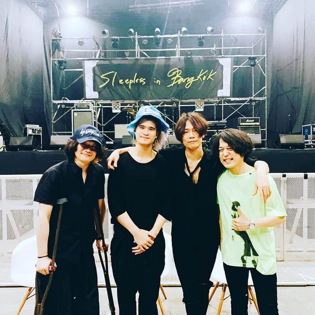 [ALEXANDROS]さんのインスタグラム写真 - ([ALEXANDROS]Instagram)「#withnewbuddy  #panoth  #getsunova  #afterparty  #กับเพื่อนใหม่ #getsunova #noth  #หลังจากงานจบ  Leaving Thailand. Let's meet up again. See you.  Yoohei.K  タイ去るよ。 また会おう。 またね。  洋平」7月1日 12時24分 - alexandros_official_insta