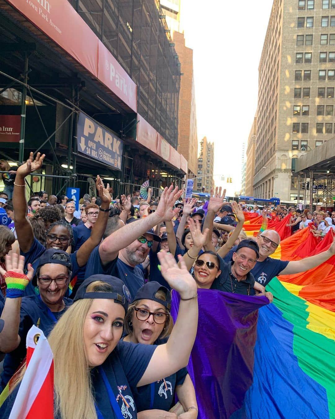 ブルックスブラザーズさんのインスタグラム写真 - (ブルックスブラザーズInstagram)「A march to remember. A flock of more than 50 #BrooksBrothers associates lined up to celebrate equality in our first ever Pride march this evening. Head to our stories for more scenes from the march, including our carrying of the official 1,300 foot @NYCPride flag. #pride2019 #AFleeceOfAnyColor」7月1日 11時01分 - brooksbrothers