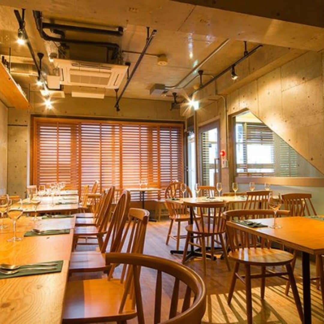 ビアージョ新宿のインスタグラム：「こんにちは、新宿西口のイタリアン＆ワインバル「ビアージョ」です。 ブログ更新しました！ 「プレミアムフライデーの夜は、ぜひビアージョで！」 是非ご来店をお待ちしております。 ▼詳しくはこちら▼ https://viagio-shinjuku.com/ #ビアージョ#新宿#イタリアン#バル#居酒屋#送別会#二次会」