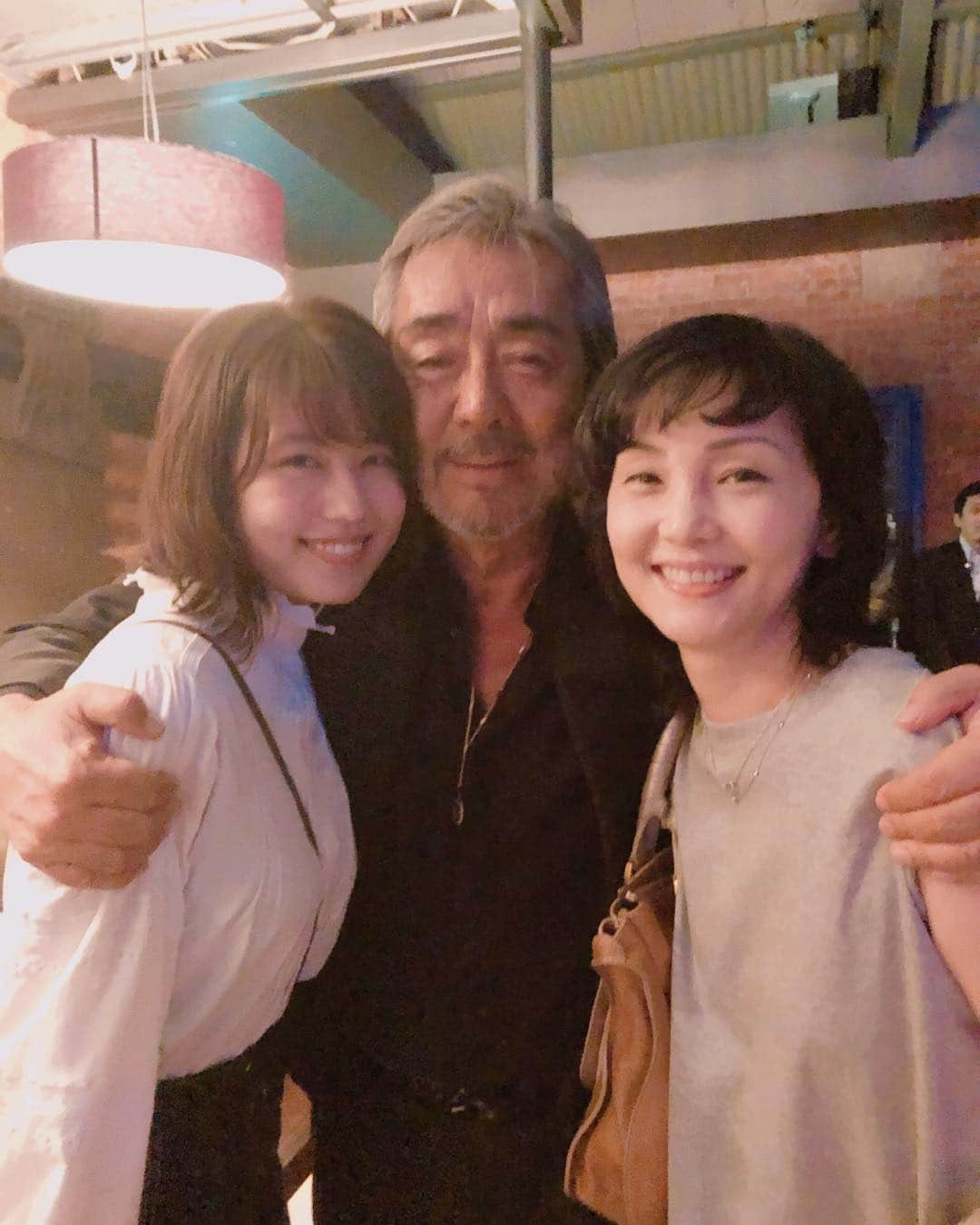 南果歩さんのインスタグラム写真 - (南果歩Instagram)「かすみんと横浜のモーションブルーに #寺尾聰 さんのライブを見に行ってきました😊 益々ワイルドで素敵だったお父さん❤️ #ようこそわが家へ 以来、倉田家はずっと仲良し。 かすみんとは8月4日から始まるWOWWOWのドラマ「そして生きる」でまた再会‼️ 本当にホッとする家族😊 仕事で知り合って、こうしてご縁が続くのは有難い🍀 やっばり素敵な出会いが人生を豊かにしてくれるのですね。 #寺尾聰ライブ最高 #有村架純可愛い娘 #横浜赤レンガ倉庫 #MotionBlue #南果歩ライブ好き #kahominami」7月1日 11時21分 - kaho_minami