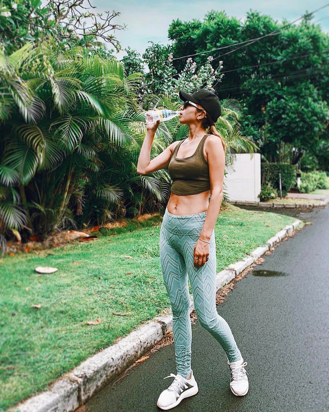 のインスタグラム：「#🌴 暑い夏や運動した体に嬉しい ビタミンCとクエン酸が入った キリン ヌューダスパークリングレモン🍋 スッキリと飲みやすくて、 ドリンクを割るのにもぴったり🍹 キリンビバレッジの公式Twitterを フォロー,リツイートすると1ケースもらえる キャンペーン中だって📣😉 ぜひ参加してみてね！ #KIRINNUDA #キリンヌューダ #補給する炭酸水 #pr」