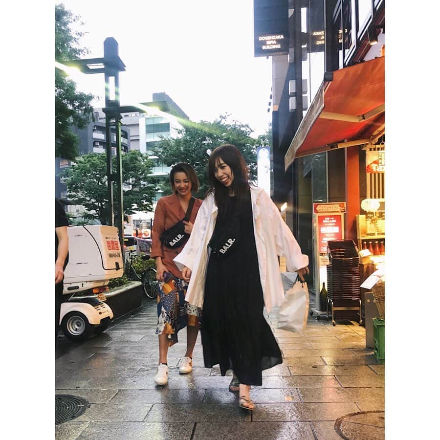 蔭山浩美さんのインスタグラム写真 - (蔭山浩美Instagram)「お揃いのカバンを持ちまして 雨あがりの渋谷を歩いた6月最後の日曜日。 @balr_jpn  #balr  ぴちぴちの、じゃぶじゃぶの、らんらんらんでゆこう。  7月もよろしくお願いします☺️」7月1日 11時18分 - hiromi_kageyama