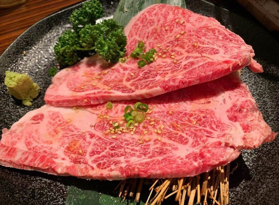 KollaBoさんのインスタグラム写真 - (KollaBoInstagram)「ㅤㅤㅤㅤㅤㅤㅤㅤㅤㅤㅤㅤㅤ ㅤㅤㅤㅤㅤㅤㅤㅤㅤㅤㅤㅤㅤ 【サーロイン🍖】 ㅤㅤㅤㅤㅤㅤㅤㅤㅤㅤㅤㅤㅤ プリップリのサーロイン✨ ジューシーで霜降りが多く、ステーキ用として よく食べられるお肉です🍖🥰 ㅤㅤㅤㅤㅤㅤㅤㅤㅤㅤㅤㅤㅤ 口の中でとろけるお肉は絶品✨ わさびとKollaBo特製のタレで 極上サーロインをお楽しみください😊 ㅤㅤㅤㅤㅤㅤㅤㅤㅤㅤㅤㅤㅤ -----------＊----------＊----------＊--------- ㅤㅤㅤㅤㅤㅤㅤㅤㅤㅤㅤㅤㅤ kollaboで"LINE@"開始!!!✨ 登録するだけで、"お得なクーポン"や "料理のサービス"がもらえちゃいます♪ 【@KollaBo】 をLINEアプリでID検索して追加してくださいね😊✨ ㅤㅤㅤㅤㅤㅤㅤㅤㅤㅤㅤㅤㅤ ＊-----------＊----------＊---------＊--------- ㅤㅤㅤㅤㅤㅤㅤㅤㅤㅤㅤㅤㅤ #kollabo #韓国料理 #韓国 #韓国グルメ #焼肉 #肉肉肉 #肉好きな人と繋がりたい #肉好き  #肉食 #肉テロ #女子会 #飲み会 #二次会 #同窓会 #懇親会 #ランチ #定食 #黒毛和牛 #厳選 #炭火焼肉 #炭火 #銘柄牛 #友人 #ディナー」7月1日 11時22分 - kollabo5647