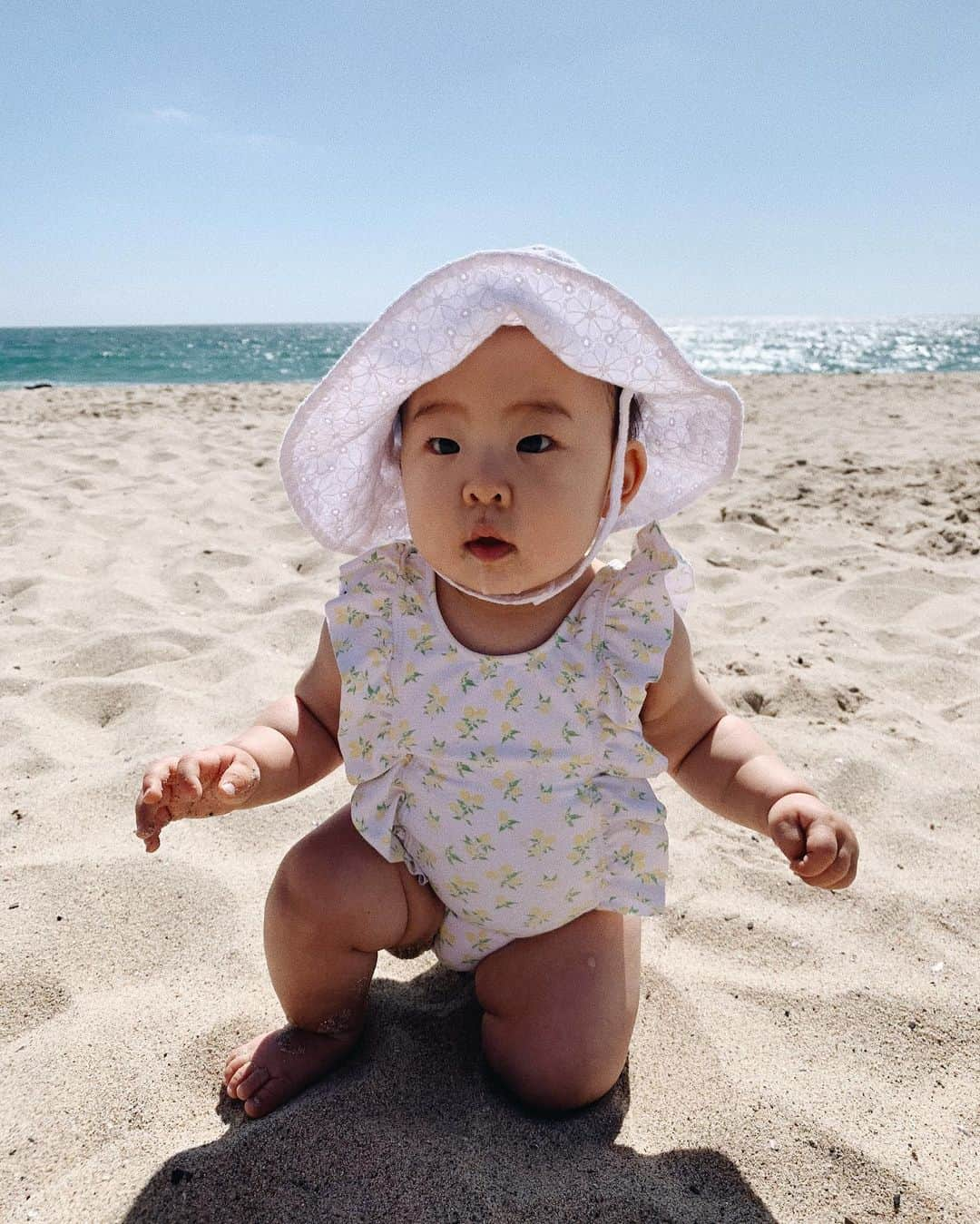 クリッセル・リムさんのインスタグラム写真 - (クリッセル・リムInstagram)「Beach day with this one  #colettecalichen #9monthold」7月1日 11時22分 - chrisellelim