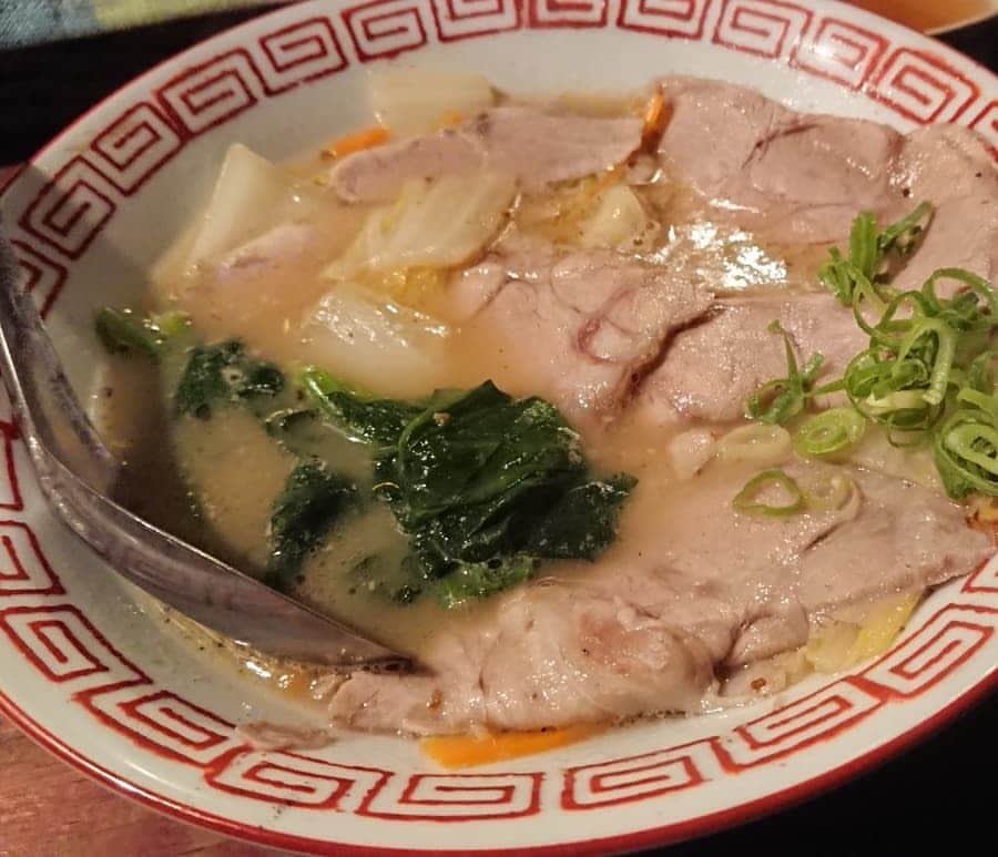 高井俊彦さんのインスタグラム写真 - (高井俊彦Instagram)「【命名するなら？☺️】 昨夜はー。 日本橋にある『anjo』へ🍻  夜も深かったし、何か野菜を食べたいんですもしくは肉かと無茶な注文をして出てきたのがこれ‼️ 麺なしラーメン✨  ちょうど良かった⤴️⤴️⤴️ ケンさんありがとうございました😃✌️ イッシンくんはやはり微妙にアヒル口🎶」7月1日 11時25分 - takai_toshihiko